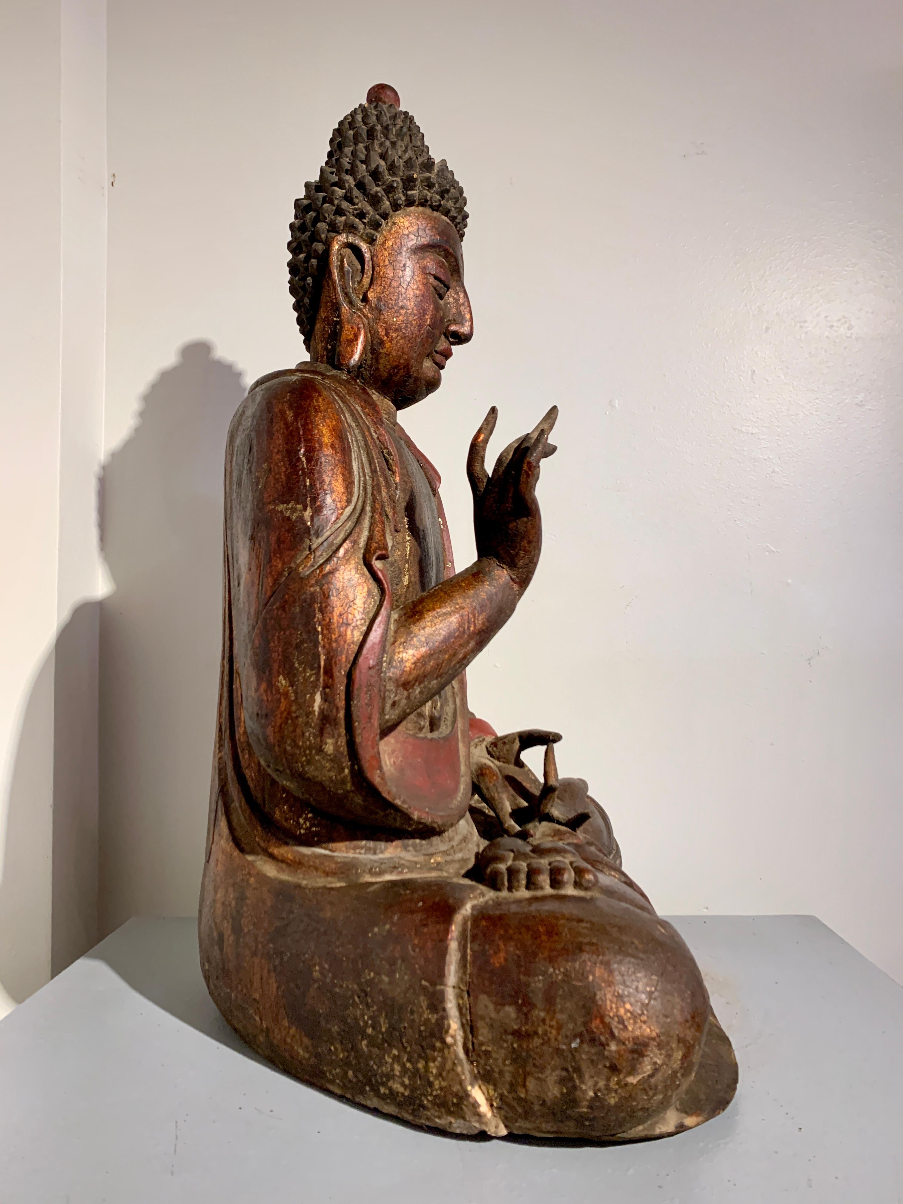 Chinois Grand Bouddha chinois sculpté et laqué, dynastie Qing, 19e siècle en vente