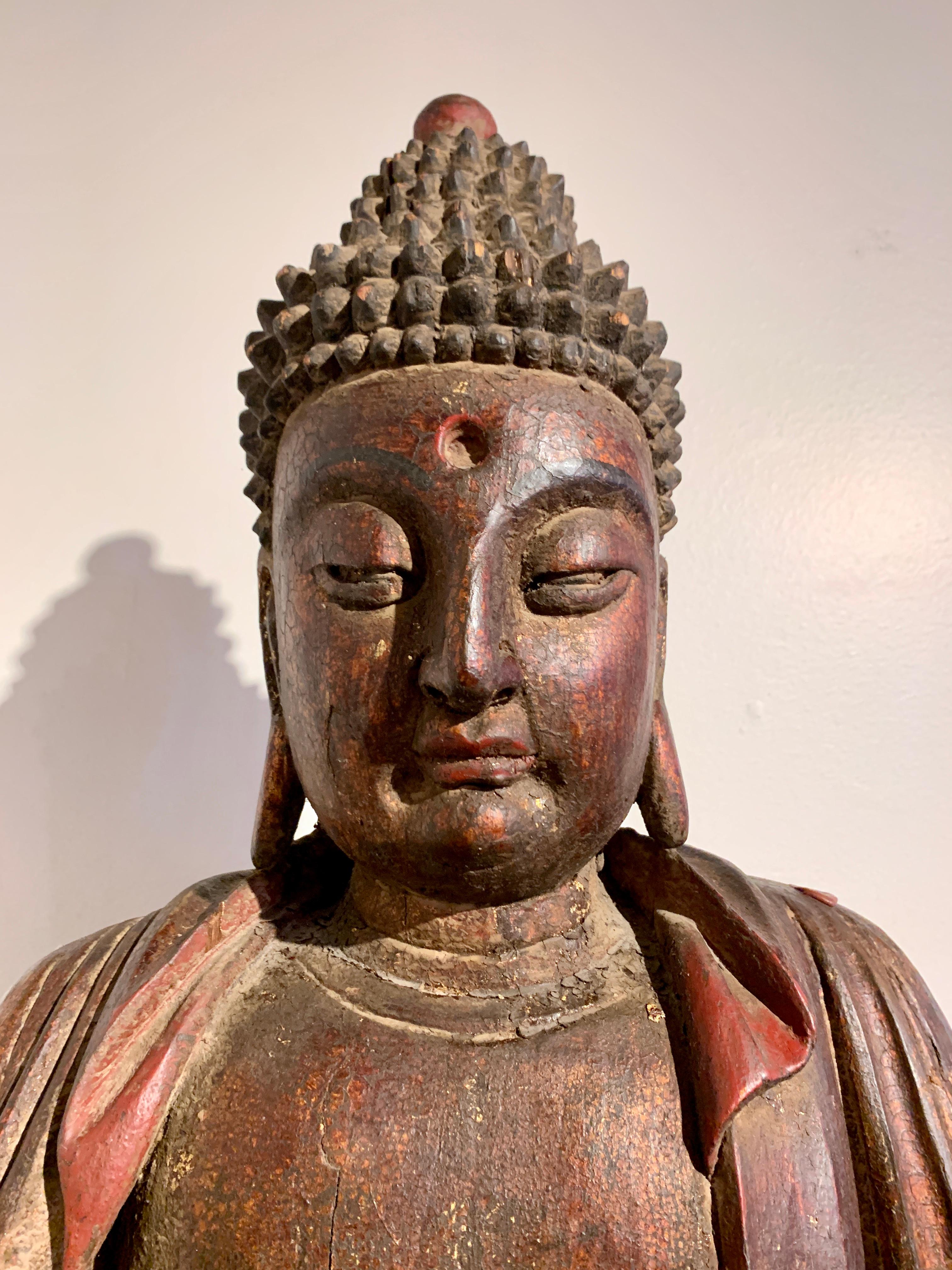 Grand Bouddha chinois sculpté et laqué, dynastie Qing, 19e siècle en vente 1