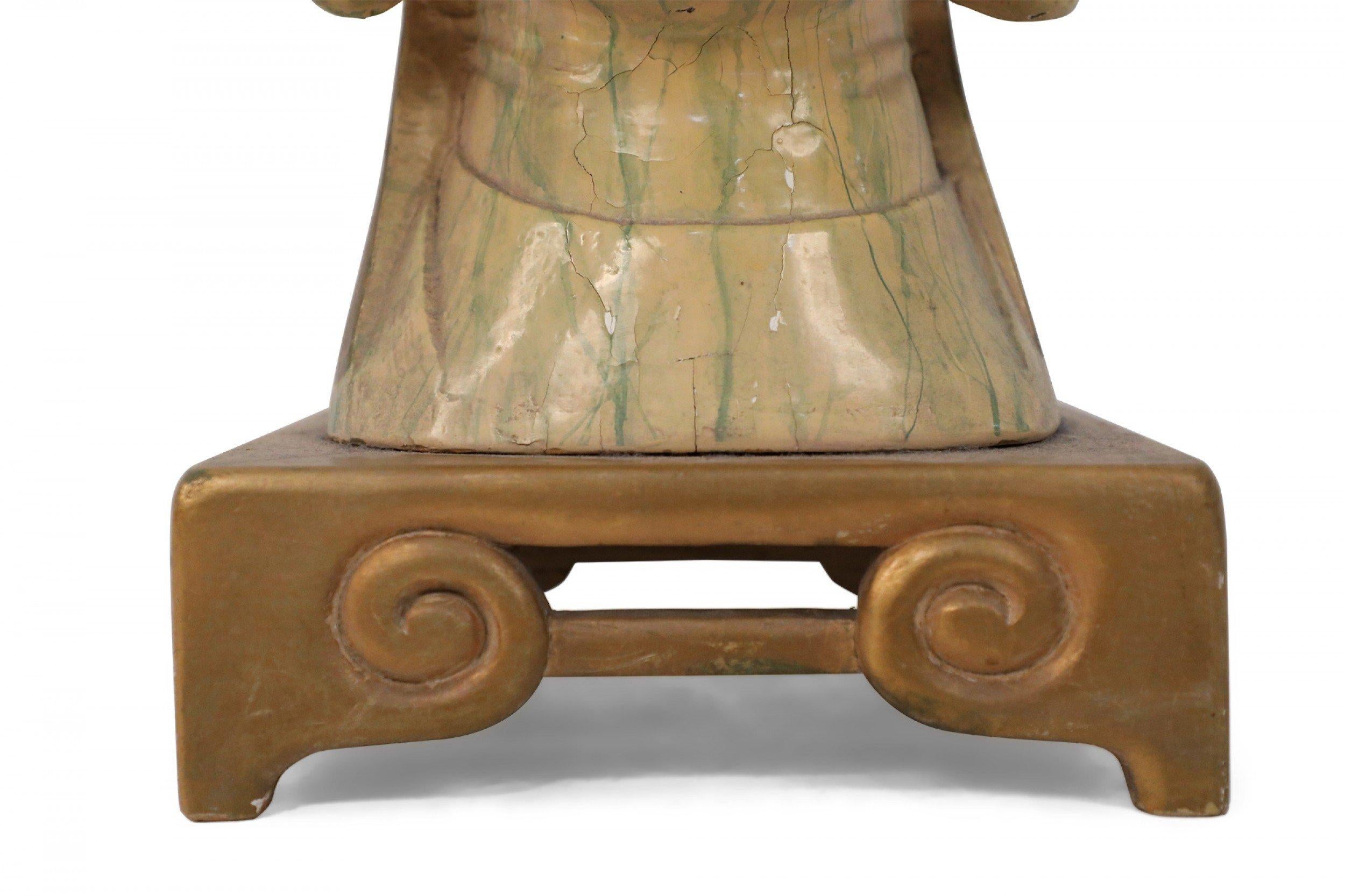 Grande lampe de bureau chinoise à tête de Bouddha en bois sculpté et peint en vente 2