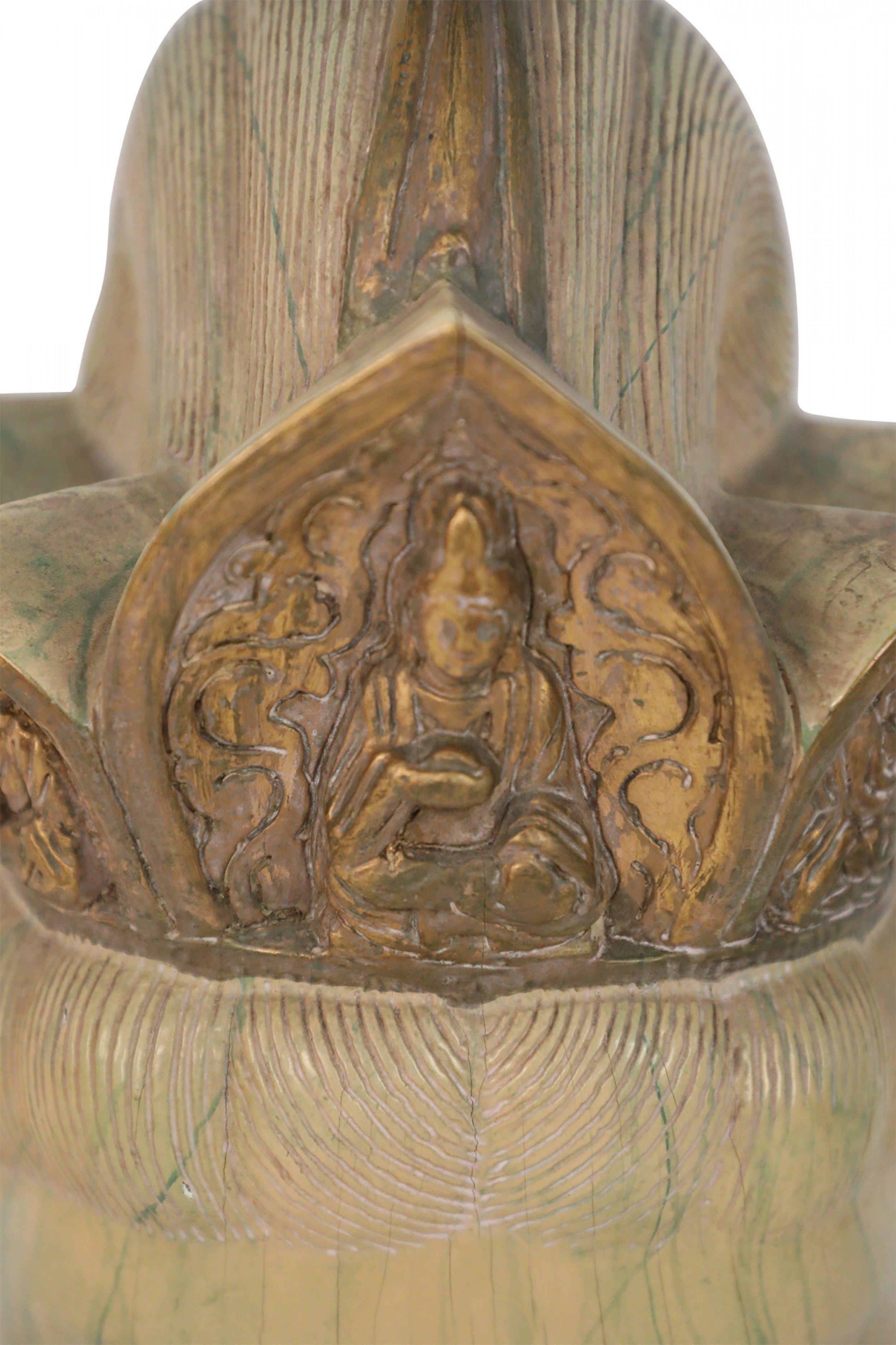 Grande lampe de bureau chinoise à tête de Bouddha en bois sculpté et peint en vente 3