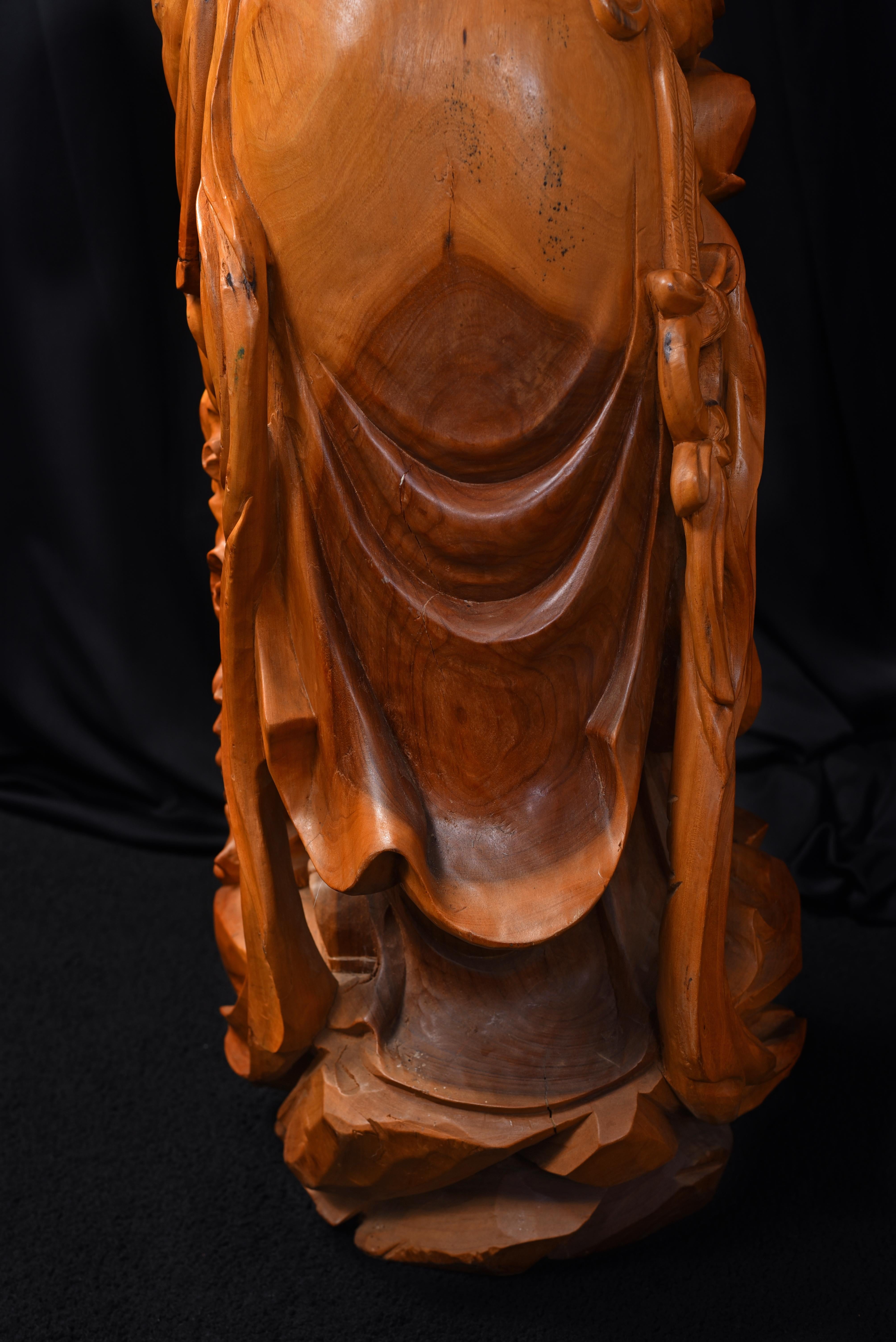 Große chinesische geschnitzte Skulptur des Shou Xing, Gott der Weisheit und Langlebigkeit (Wurzelholz) im Angebot