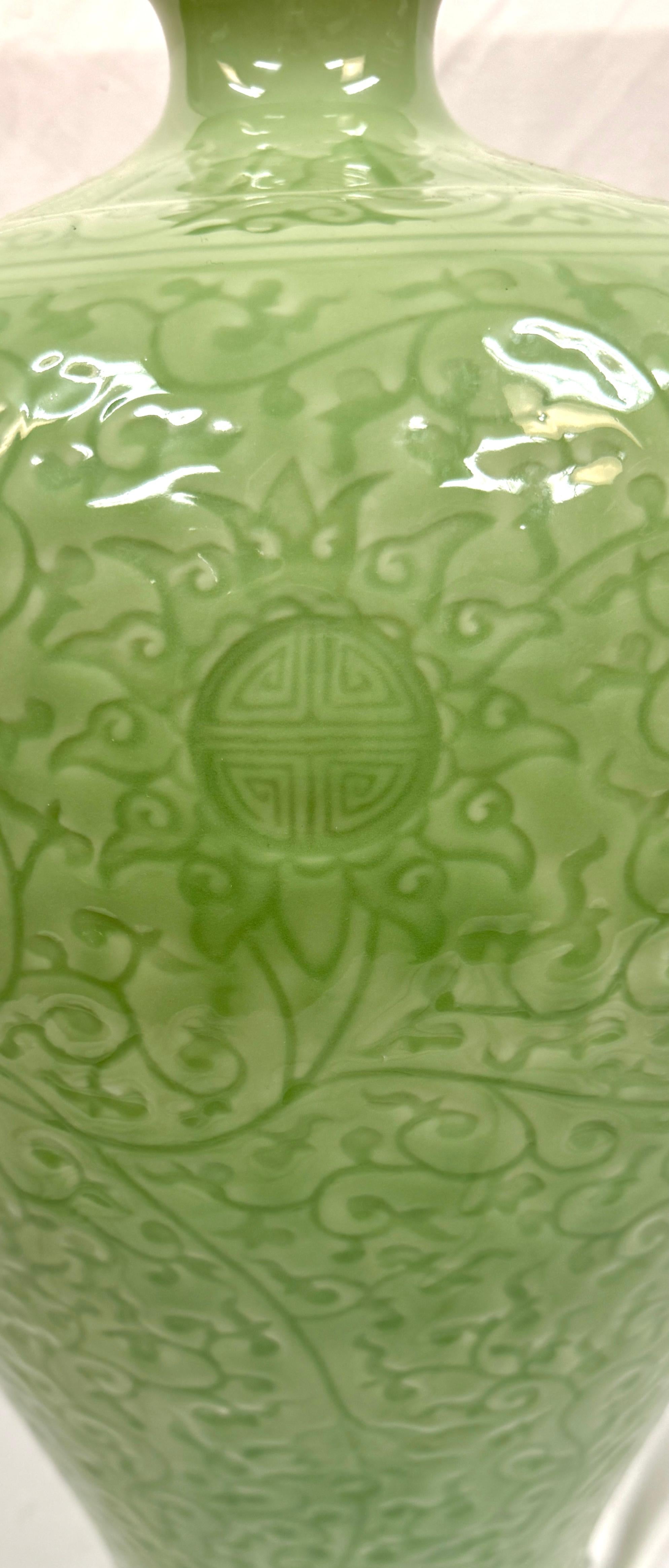 Grande vaso cinese in porcellana celadon In condizioni buone in vendita a Bradenton, FL
