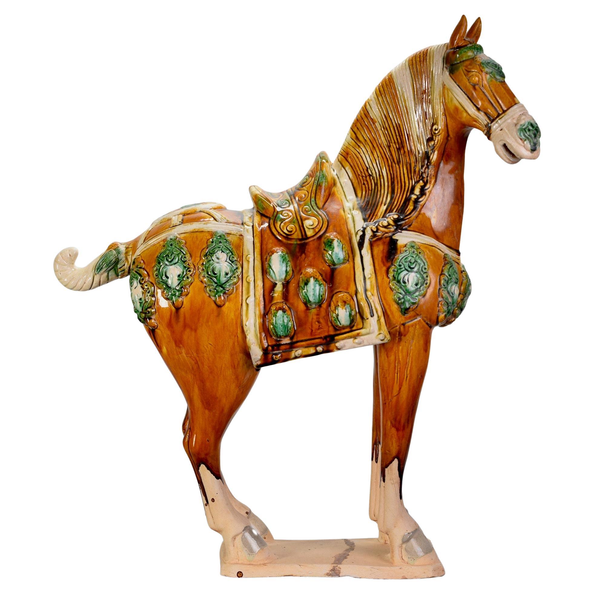 Großes chinesisches Tang-Pferd aus Keramik