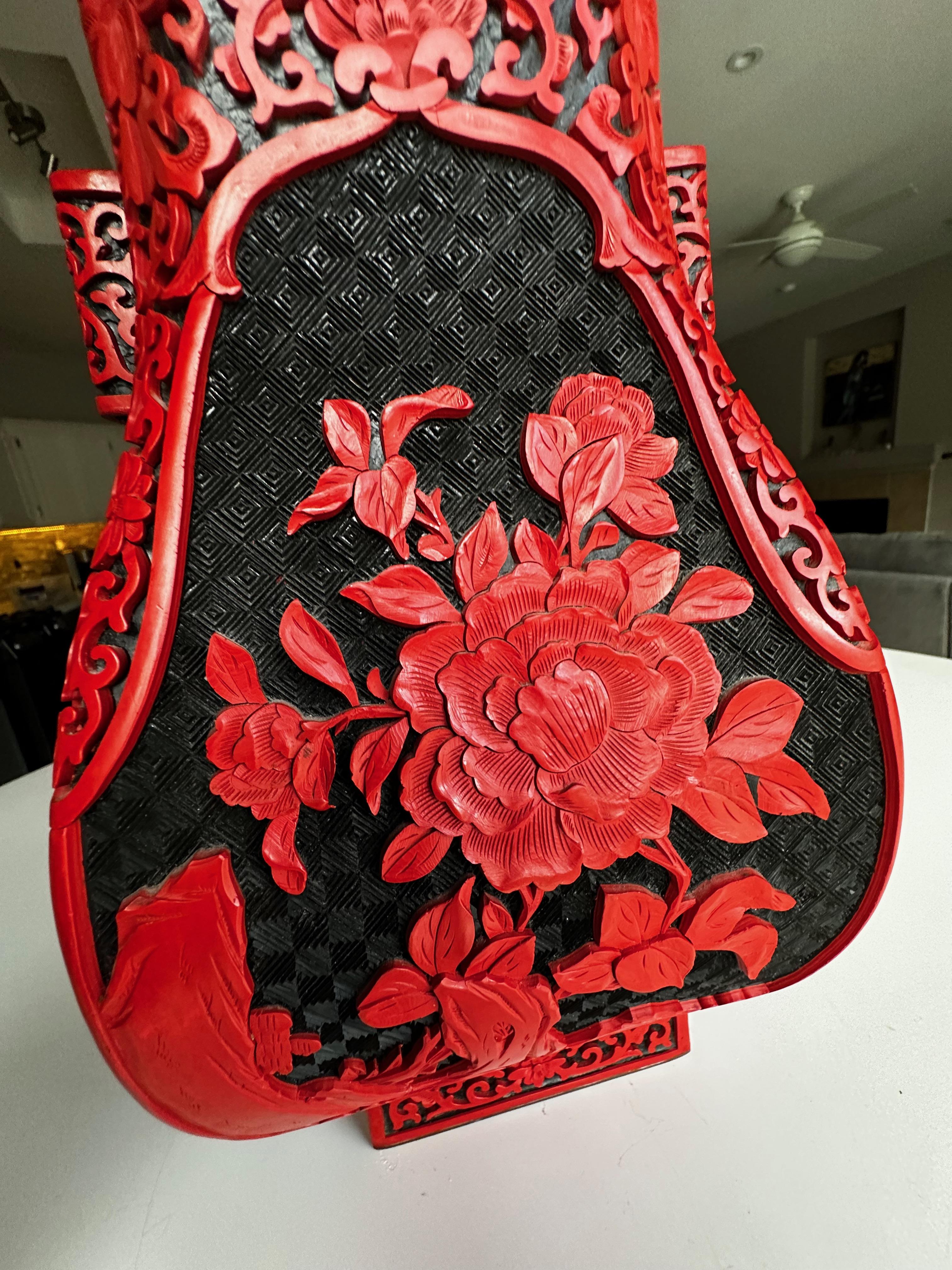 Large Chinese Cinnabar Lacquered with Handles Vase For Sale 1