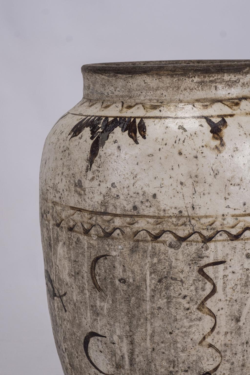 Large Chinese Cizhou stoneware wine jar. Large-scale wine vessel, dating to the 19th century. Made from stoneware in the Cizhou style. Beautiful patina and painted decoration.