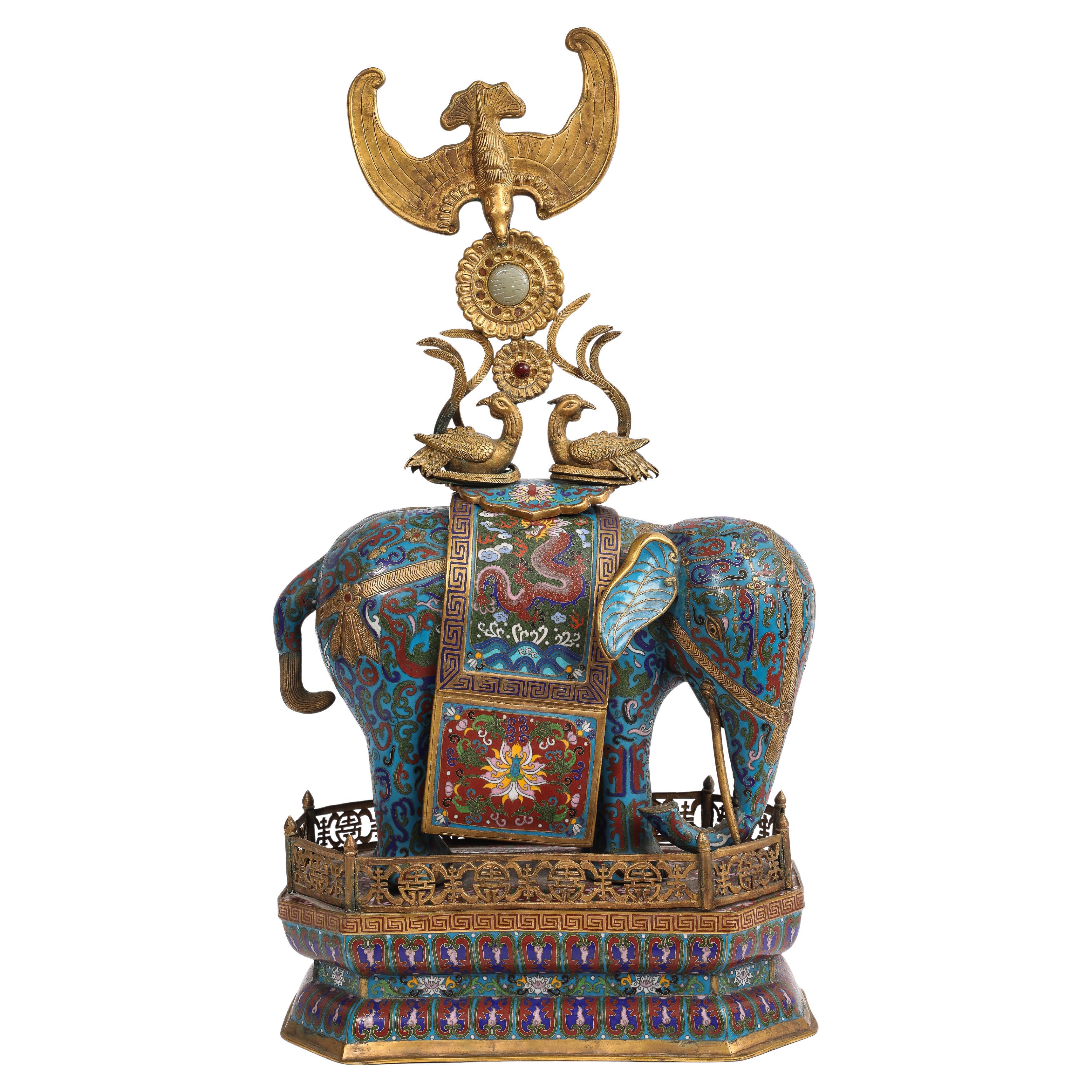 Grande bruciatore d'incenso cinese in smalto cloisonné raffigurante un elefante con mantello