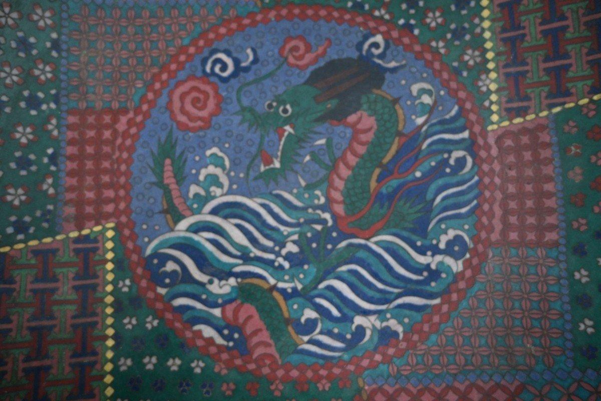 Cinese Grande piatto cinese in ottone con smalto cloisonné del XIX secolo in vendita