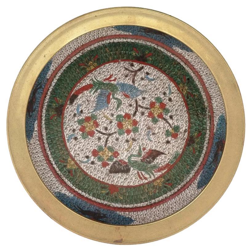 Grande assiette de présentation chinoise en émail cloisonné sur bronze en vente