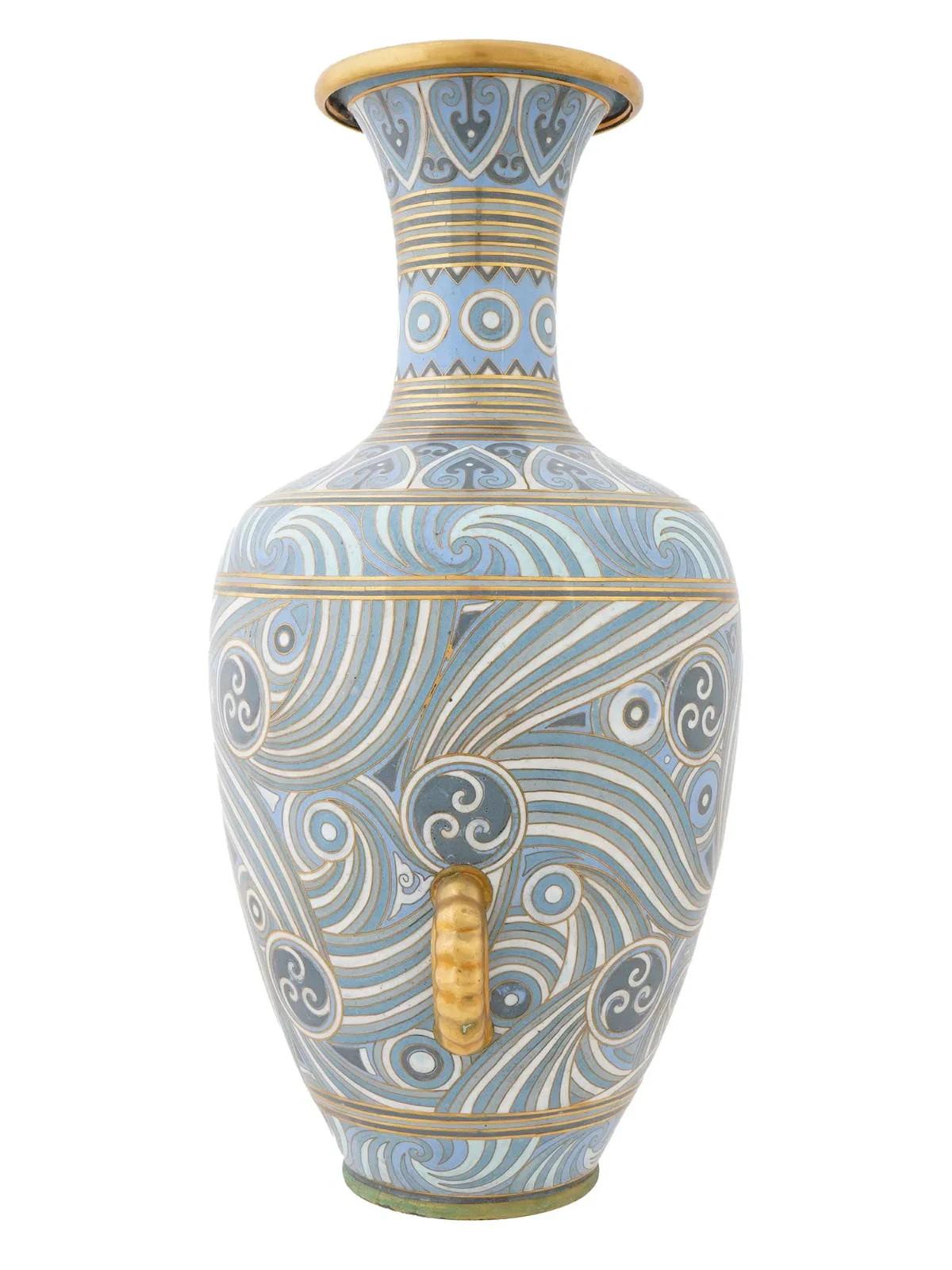 Large Chinese cloisonné enamel vase w wave pattern In Good Condition For Sale In Long Island City, NY