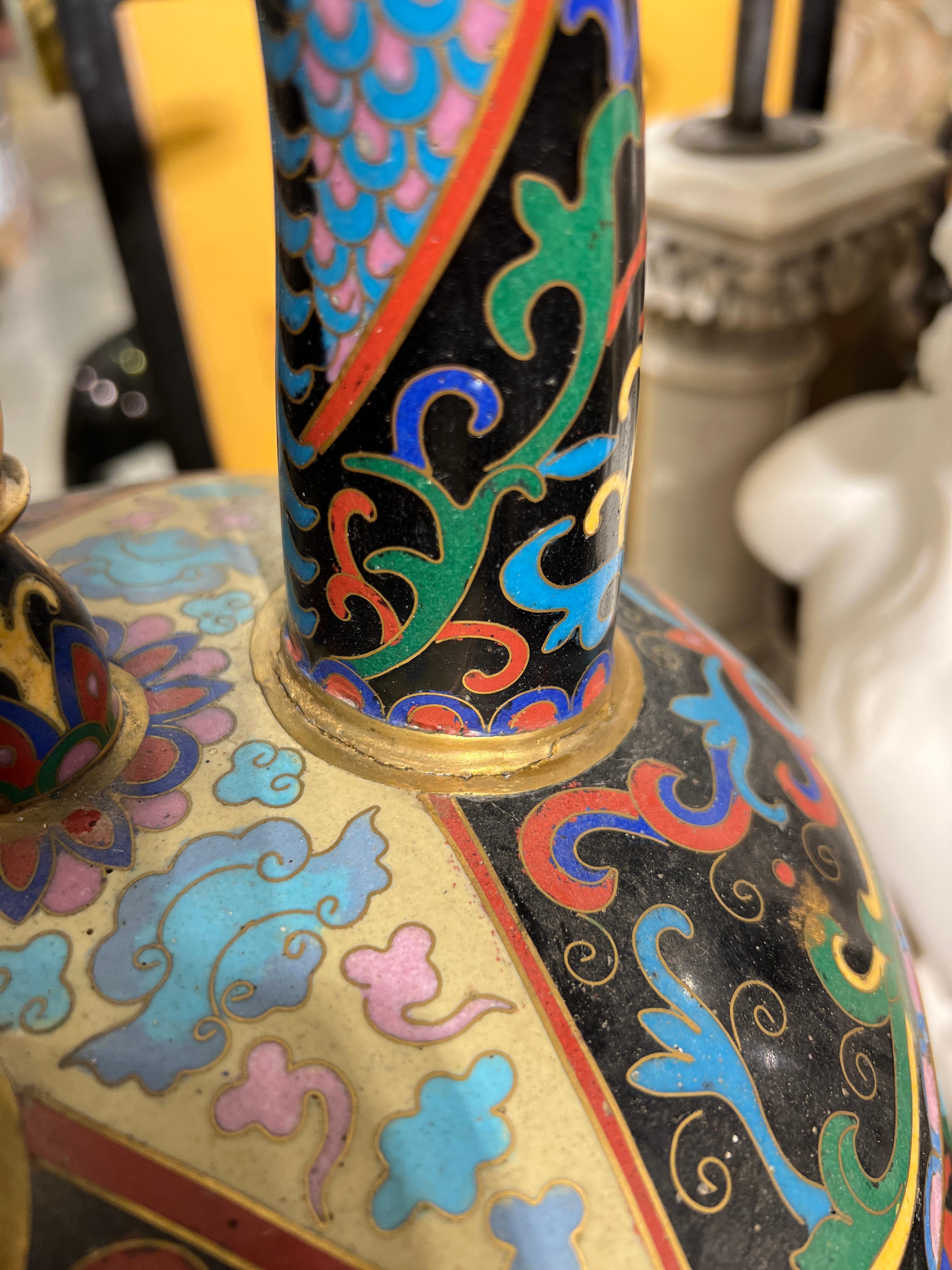 Grandes entreprises chinoises  Émaux cloisonnés  Urne / Vase avec couvercle représentant des grues en vente 4