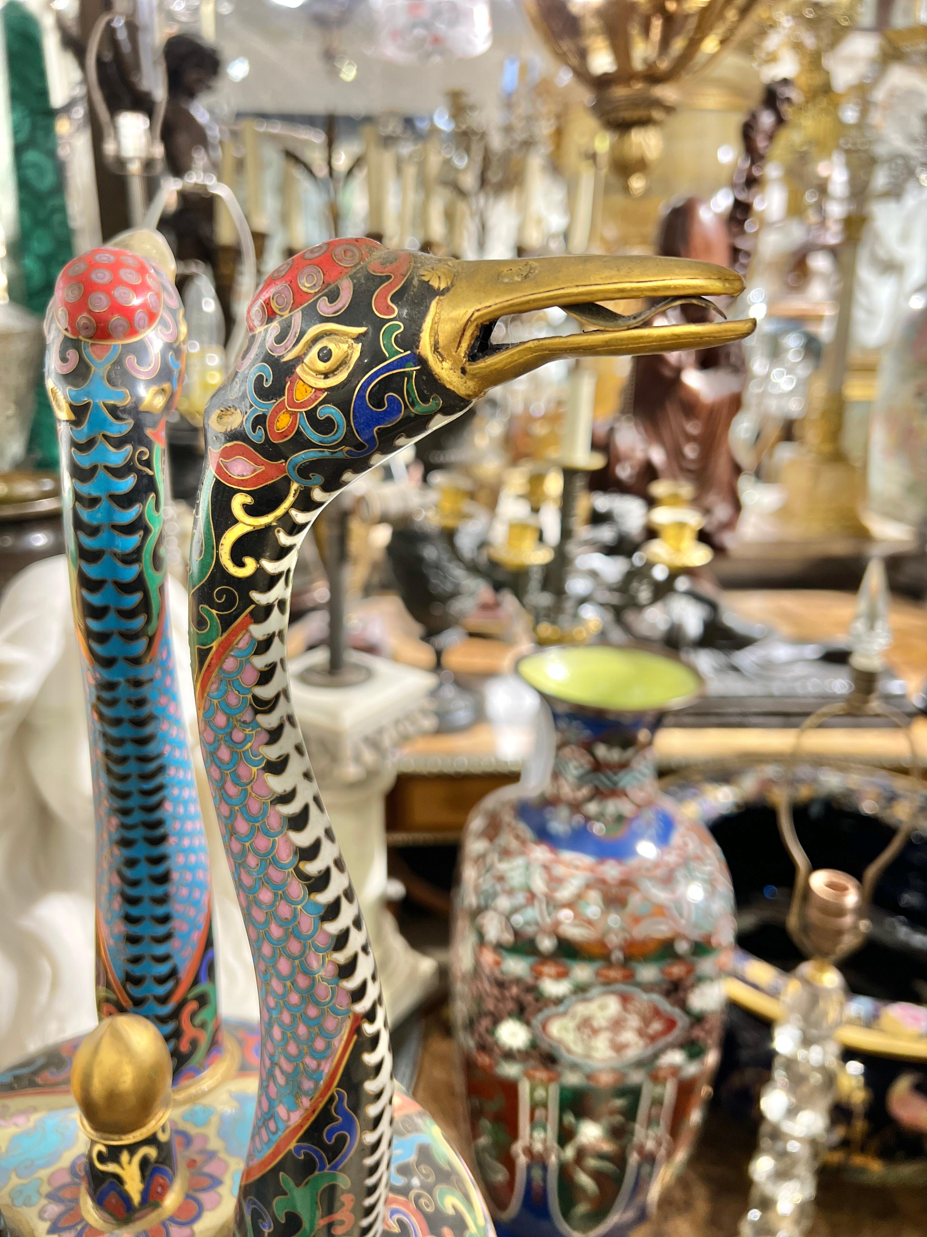 Cloisonné Grandes entreprises chinoises  Émaux cloisonnés  Urne / Vase avec couvercle représentant des grues en vente