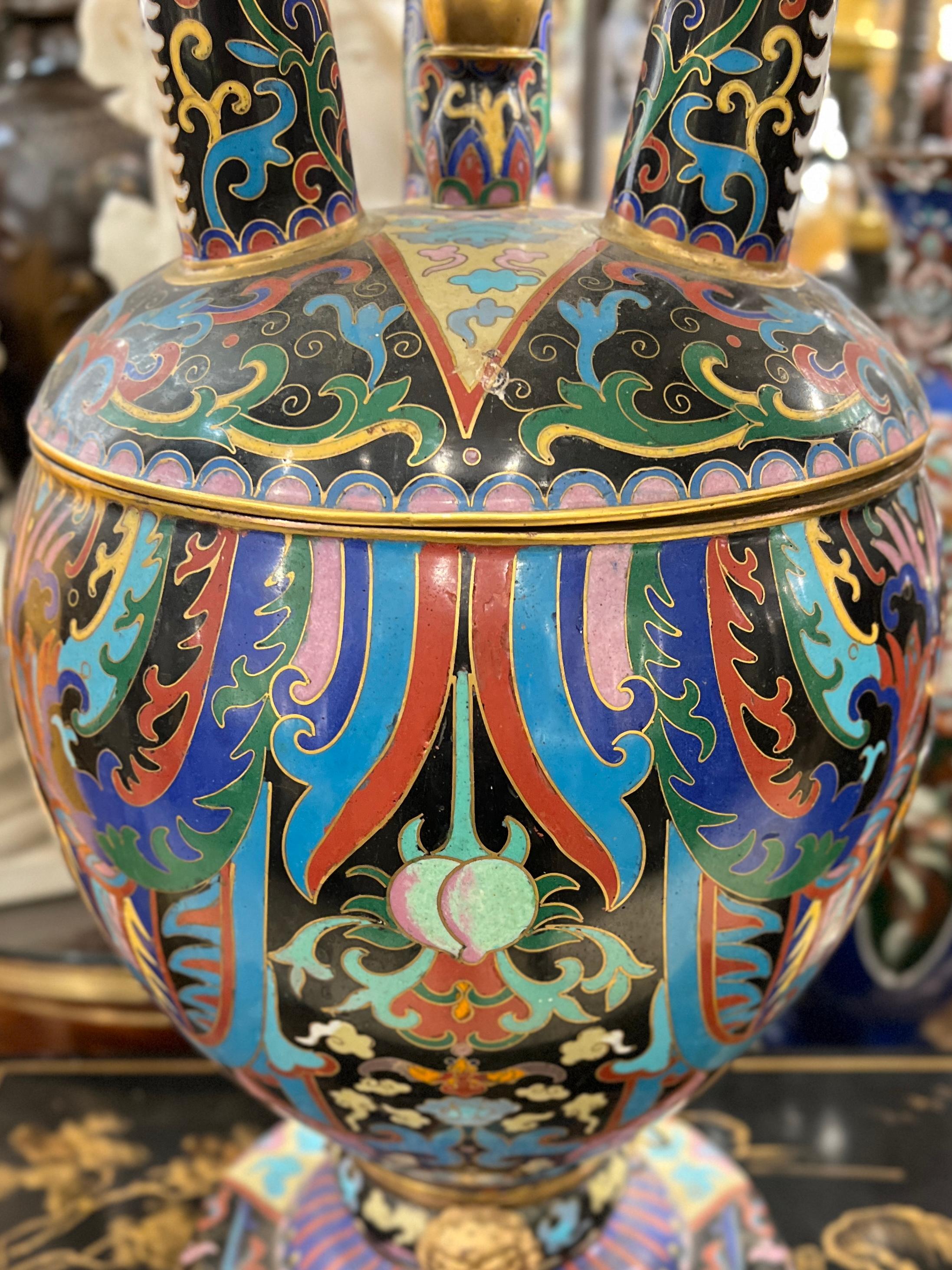Métal Grandes entreprises chinoises  Émaux cloisonnés  Urne / Vase avec couvercle représentant des grues en vente