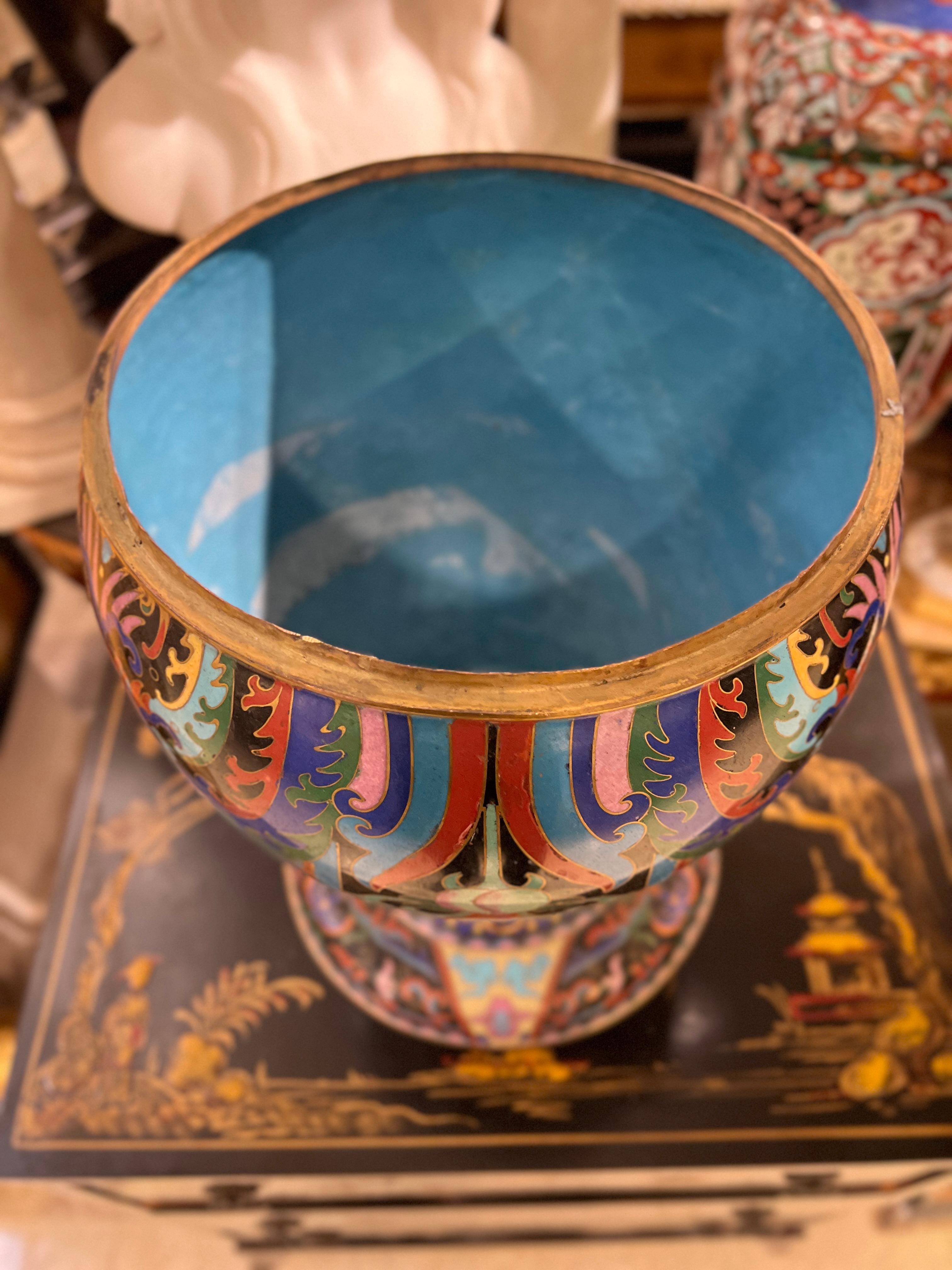 Grandes entreprises chinoises  Émaux cloisonnés  Urne / Vase avec couvercle représentant des grues en vente 1
