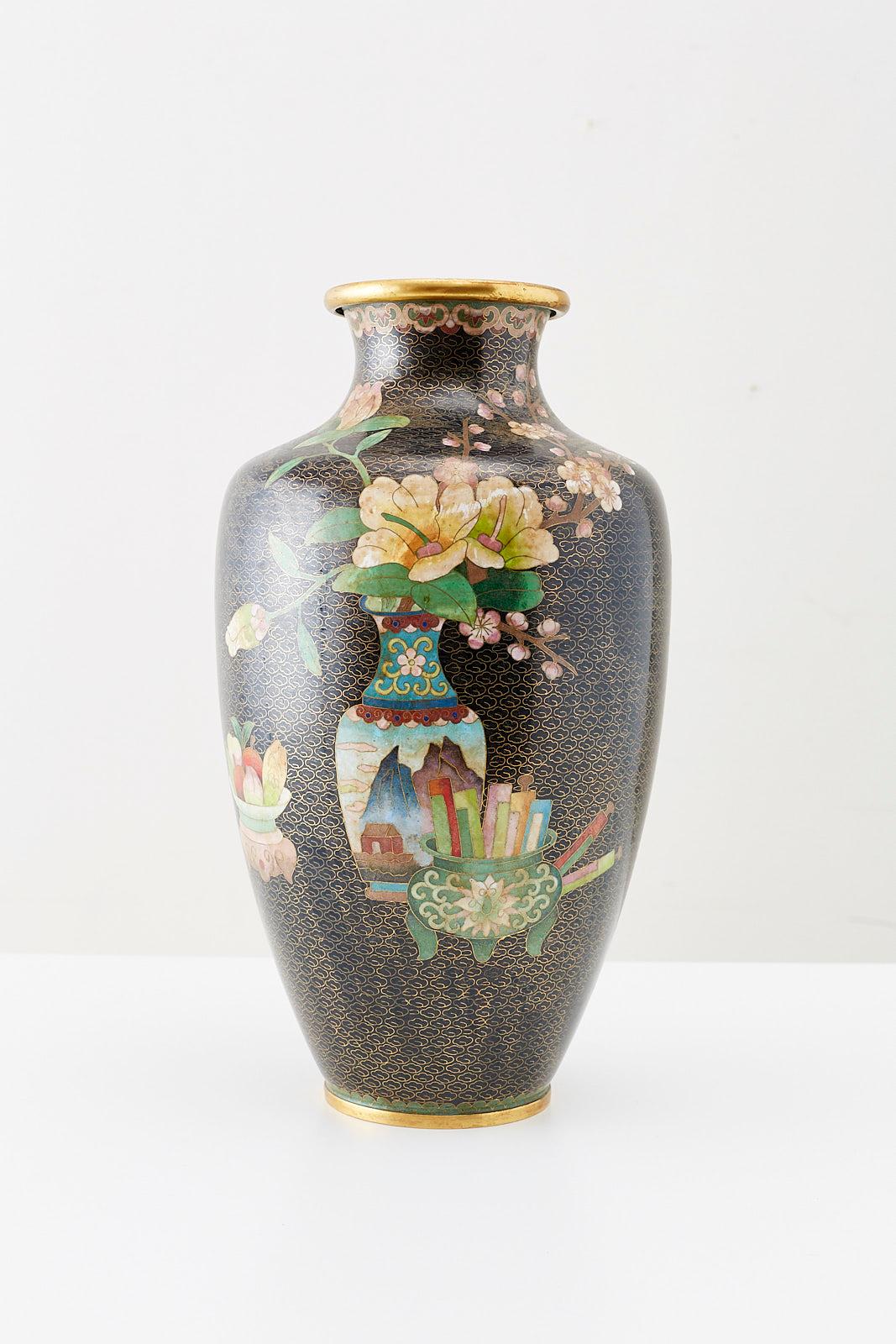 Qing Grande vaso cinese Cloisonné con decorazione floreale in vendita