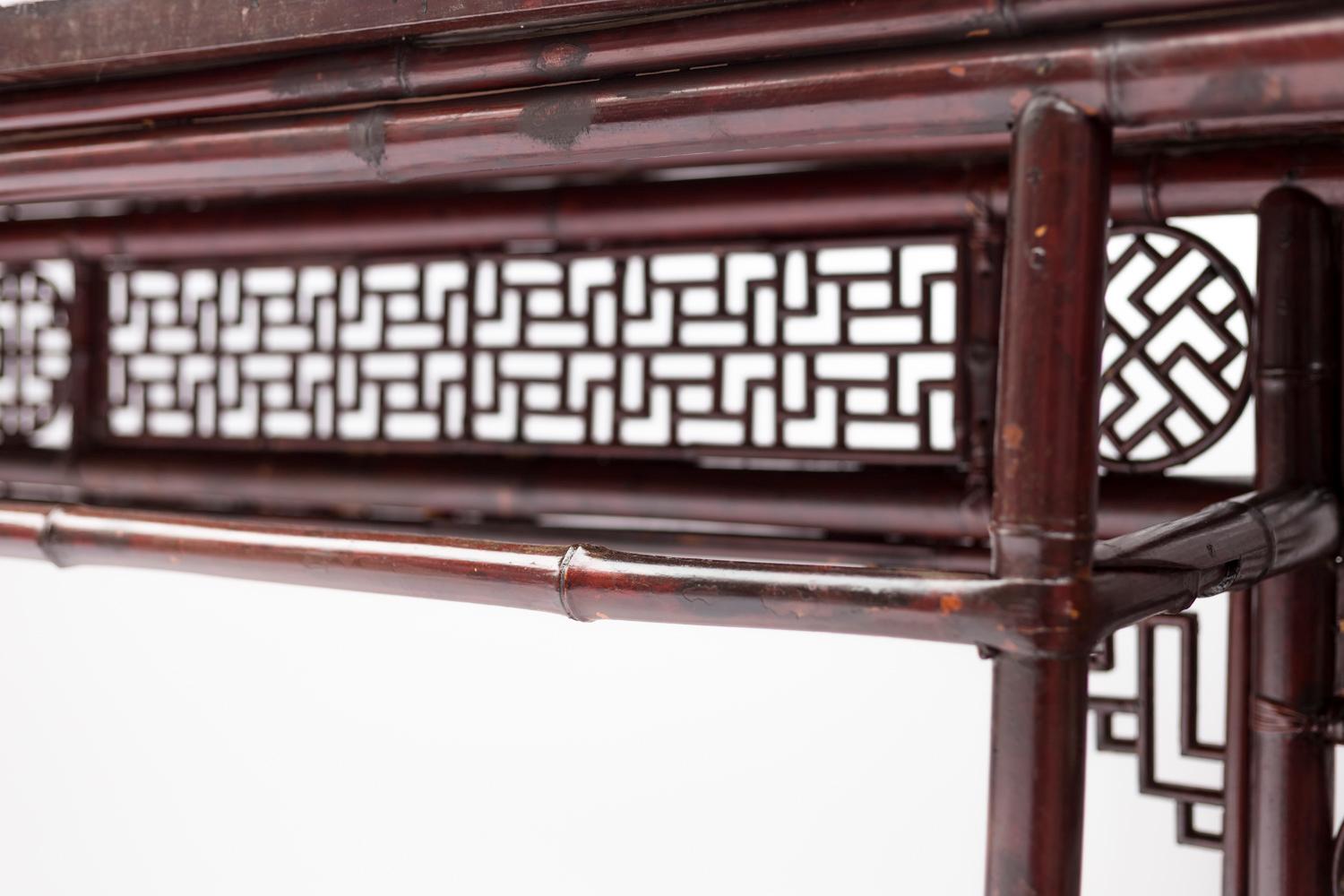 Large Chinese Console in Red Lacquered Bamboo, Late 19th Century In Good Condition In Saint-Ouen, FR