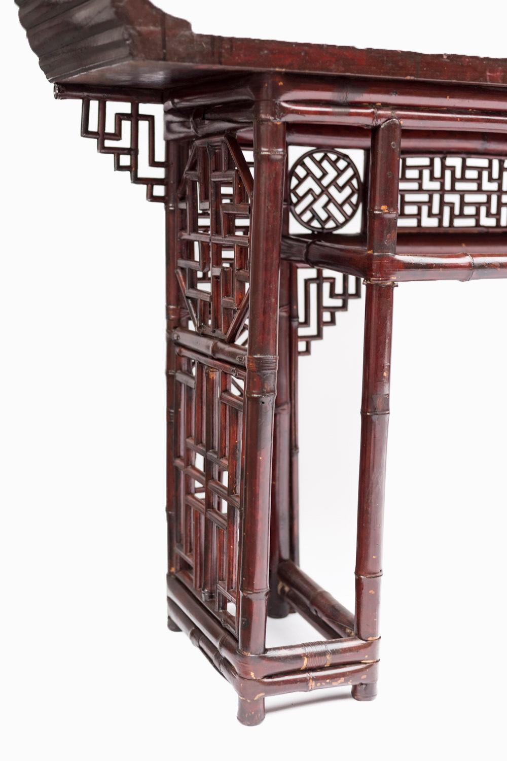 Large Chinese Console in Red Lacquered Bamboo, Late 19th Century 2