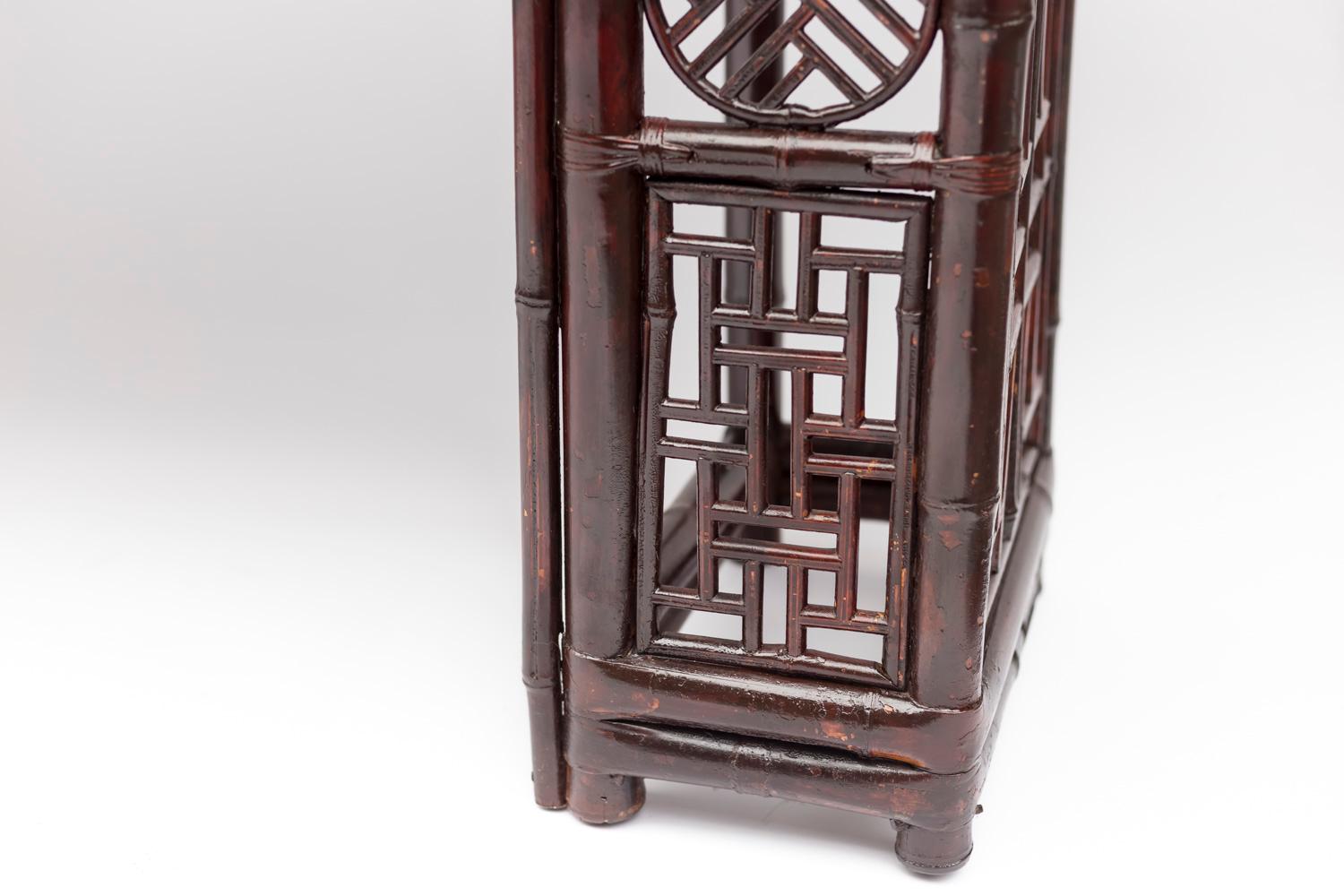 Large Chinese Console in Red Lacquered Bamboo, Late 19th Century 3