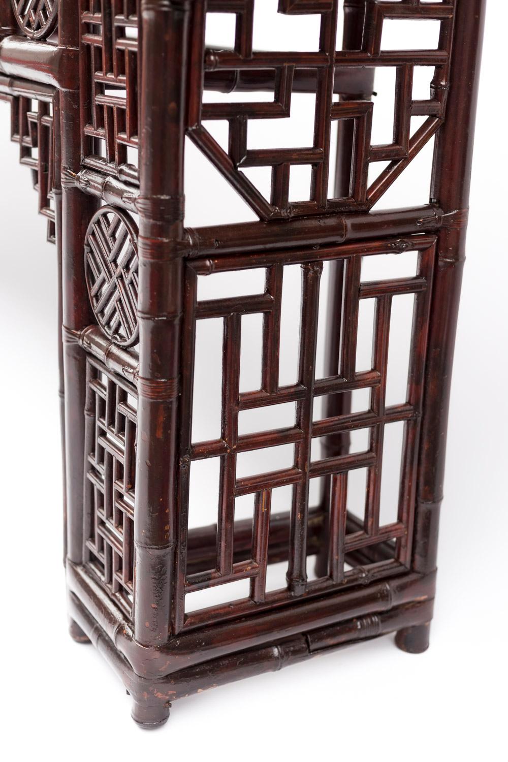 Large Chinese Console in Red Lacquered Bamboo, Late 19th Century 4