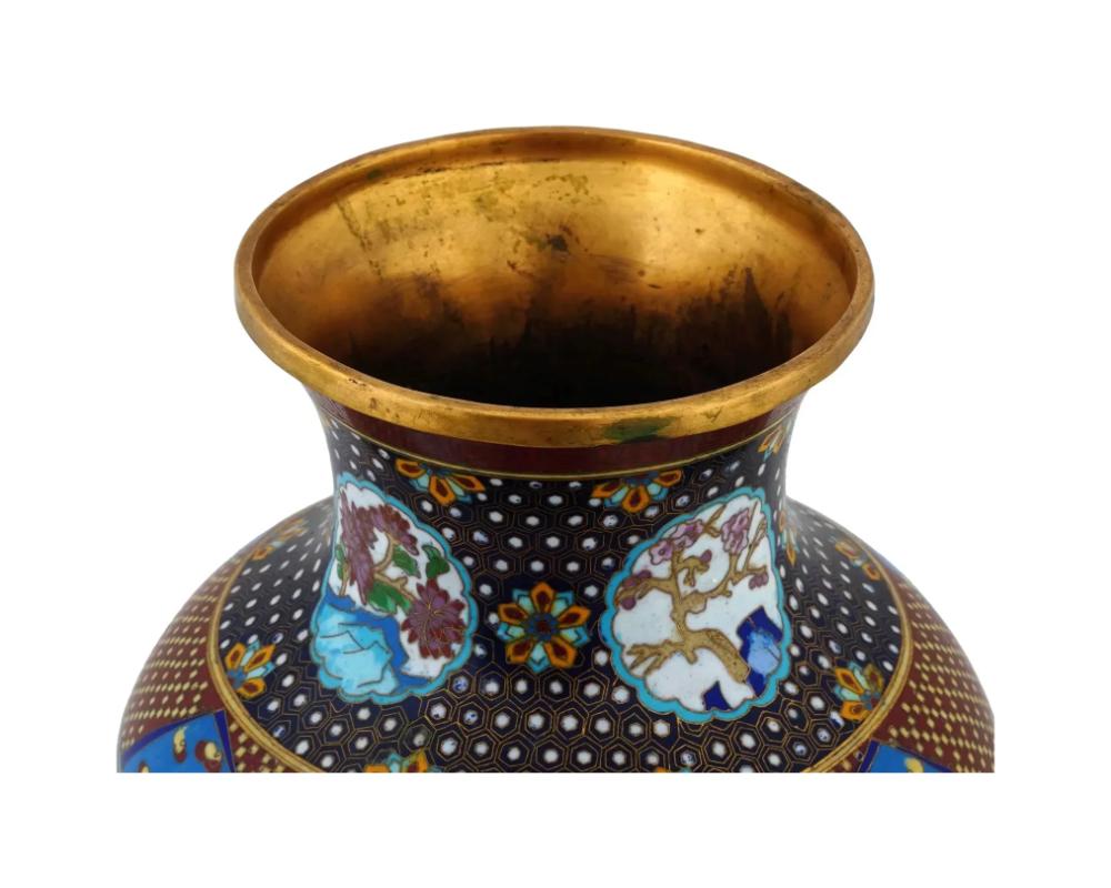 Cloisonné Grande vaso in ottone con smalto cloisonne a forma di drago cinese in vendita