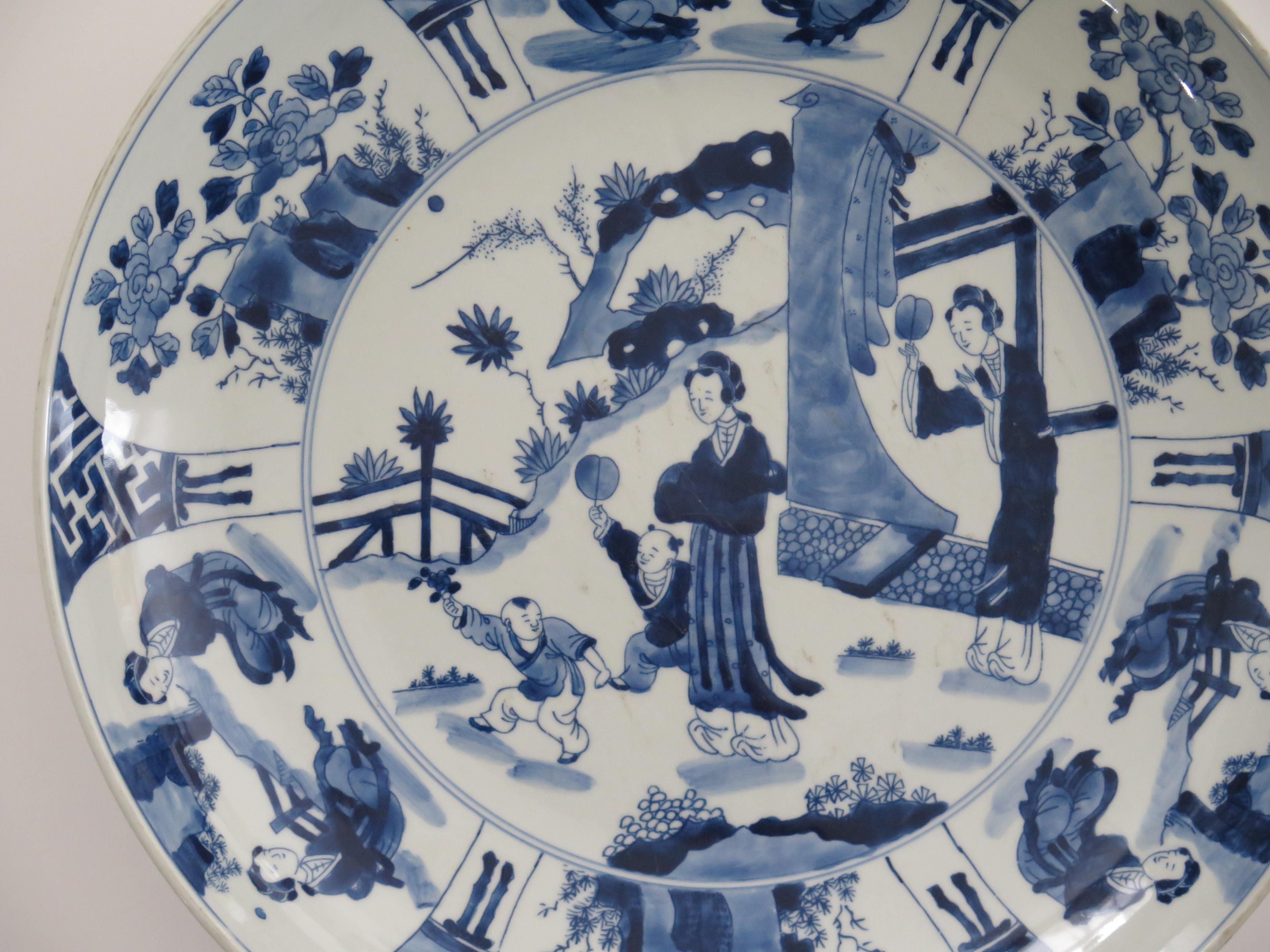 Grand plat ou assiette d'exportation chinois en porcelaine bleu et blanc, vers 1920 en vente 3