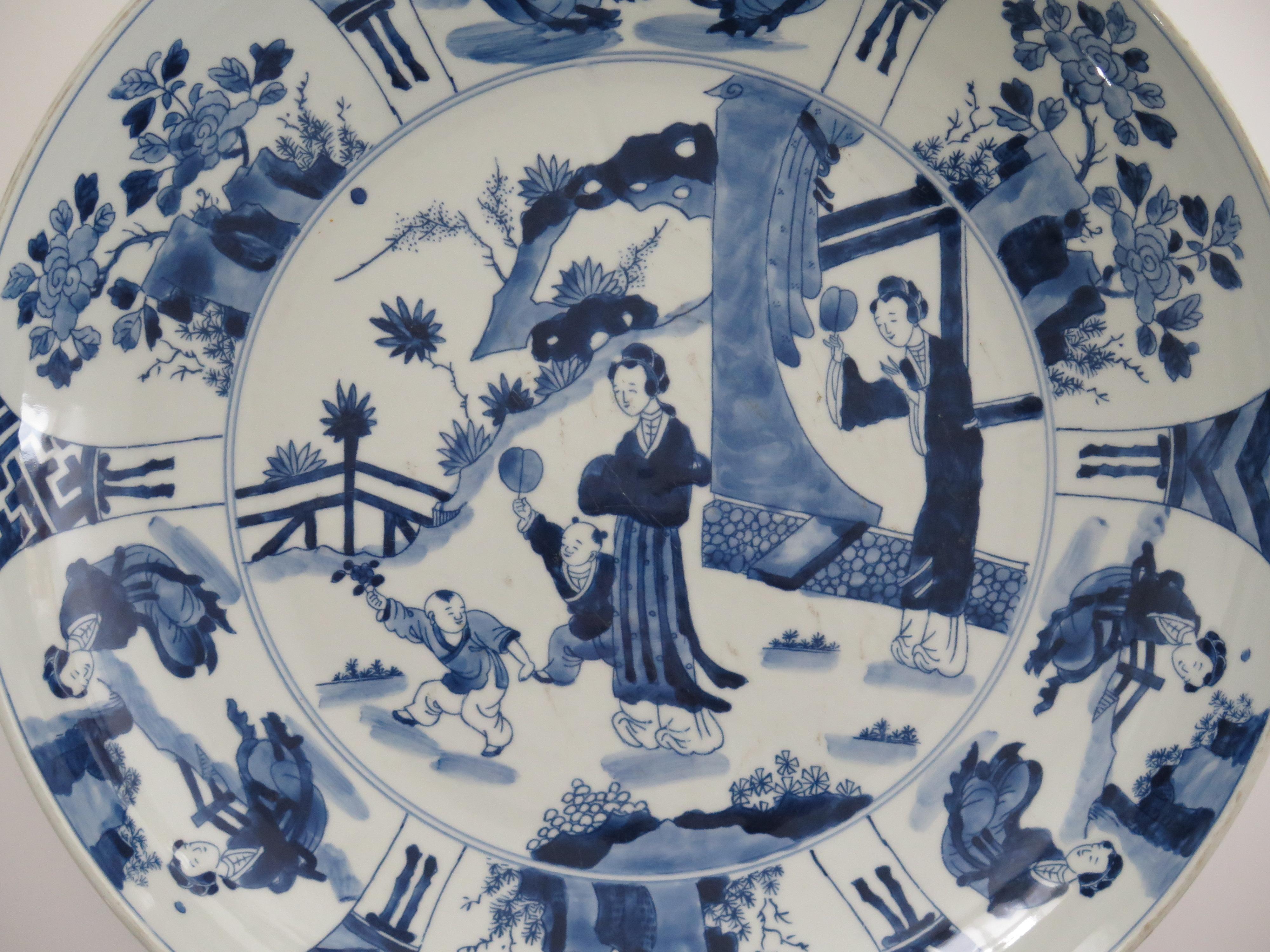 Grand plat ou assiette d'exportation chinois en porcelaine bleu et blanc, vers 1920 en vente 4
