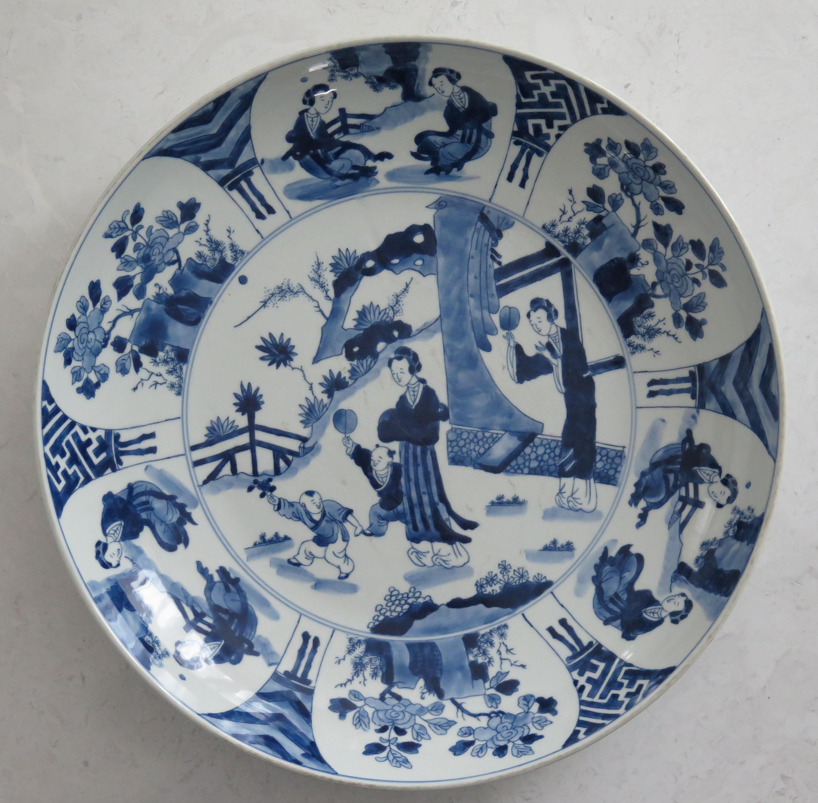 Große chinesische Exportschale oder Teller aus Porzellan in Blau und Weiß, ca. 1920er Jahre (Handbemalt) im Angebot