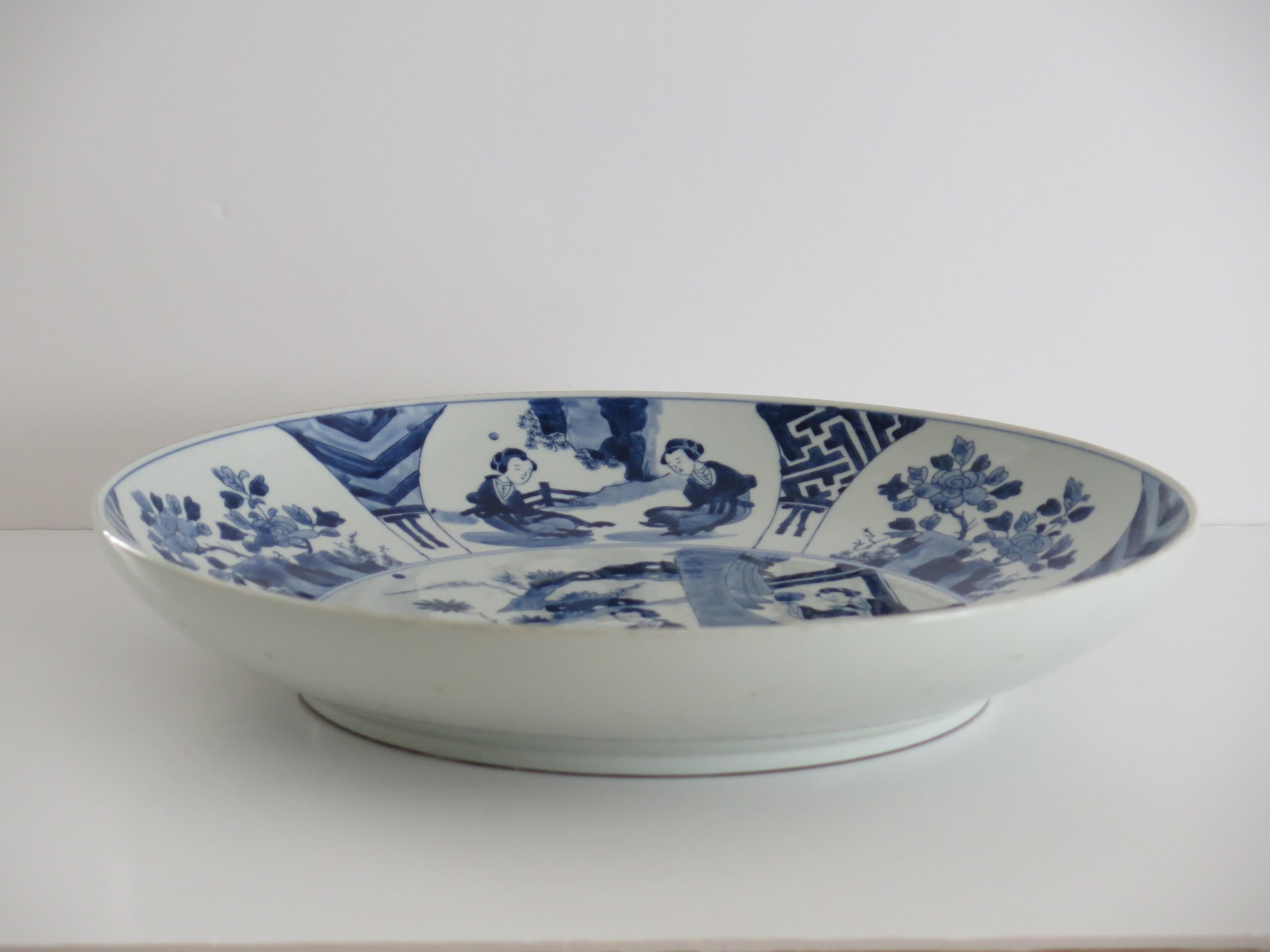 Große chinesische Exportschale oder Teller aus Porzellan in Blau und Weiß, ca. 1920er Jahre im Zustand „Gut“ im Angebot in Lincoln, Lincolnshire