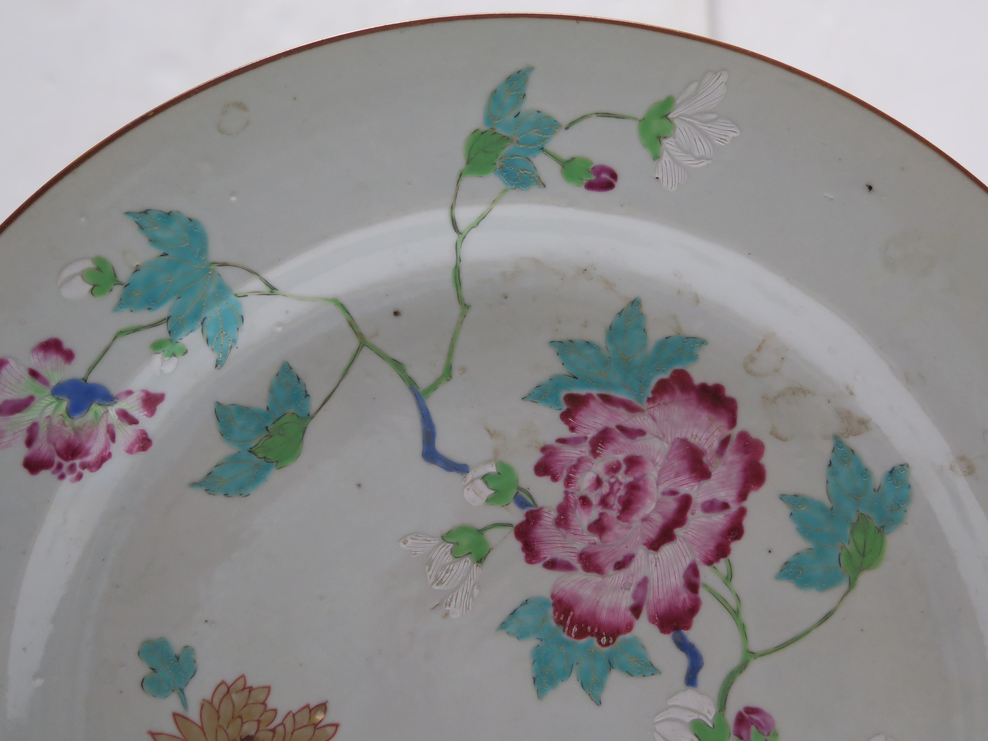 Porcelaine Grande assiette ronde d'exportation chinoise Famille Rose en vente