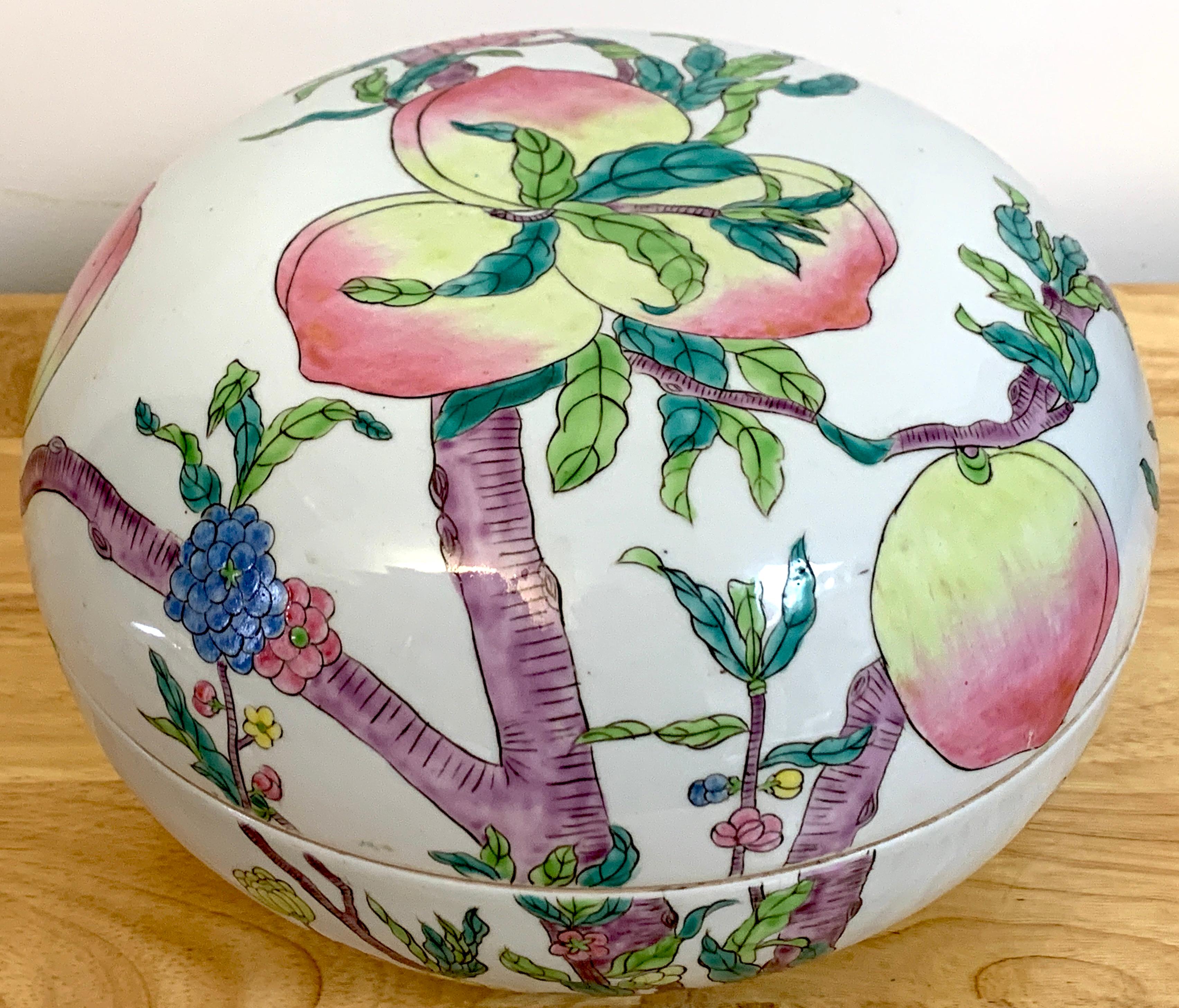 Large Chinese Export Famille Verte peach motif box, Republic period, exquisite all over decoration with peaches, trees and flowers. Unmarked.
