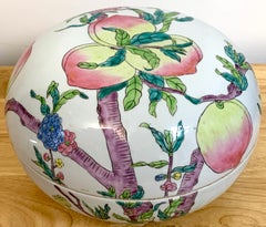 Large Chinese Export Famille Verte Peach Motif Box, Republic Period