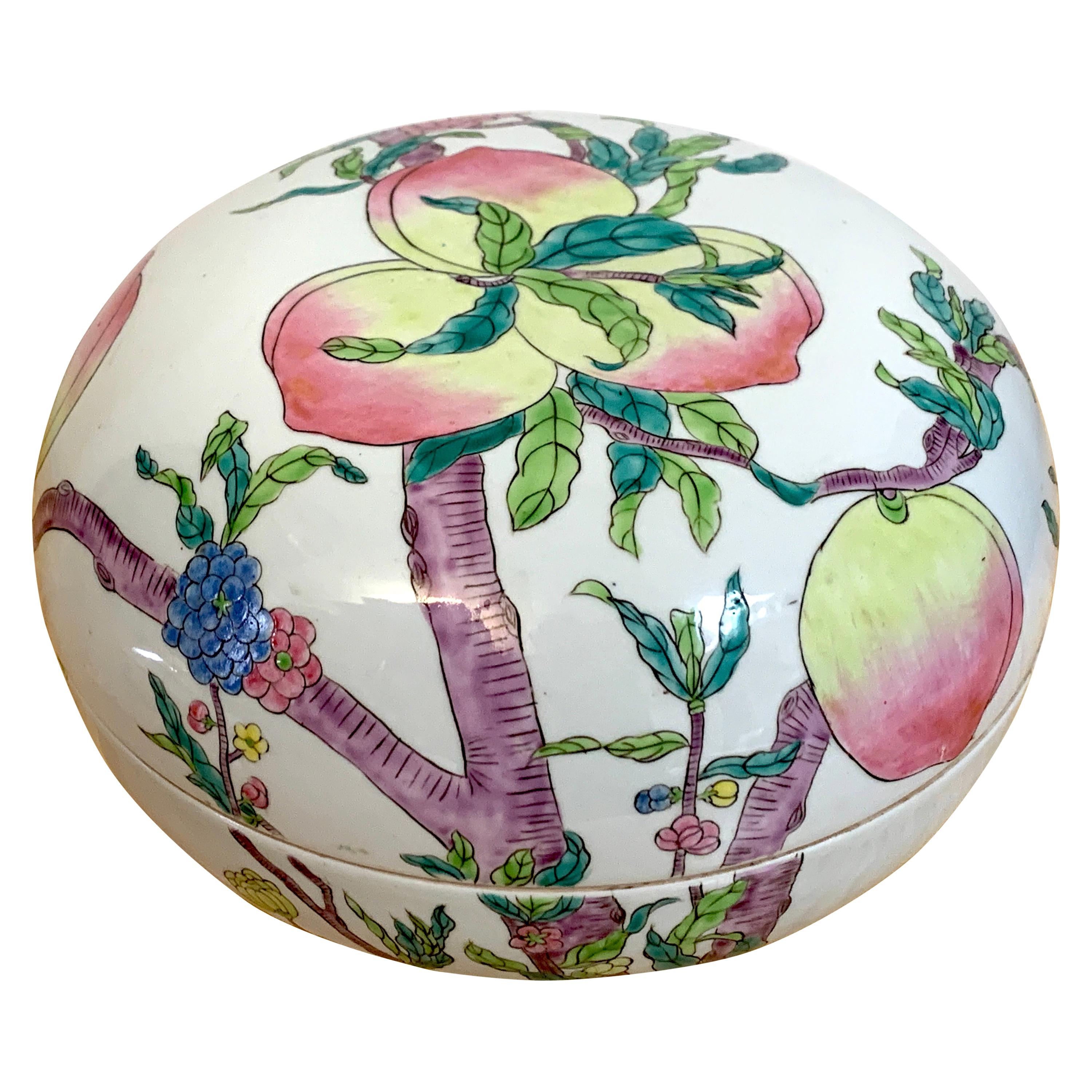 Large Chinese Export Famille Verte Peach Motif Box, Republic Period For Sale