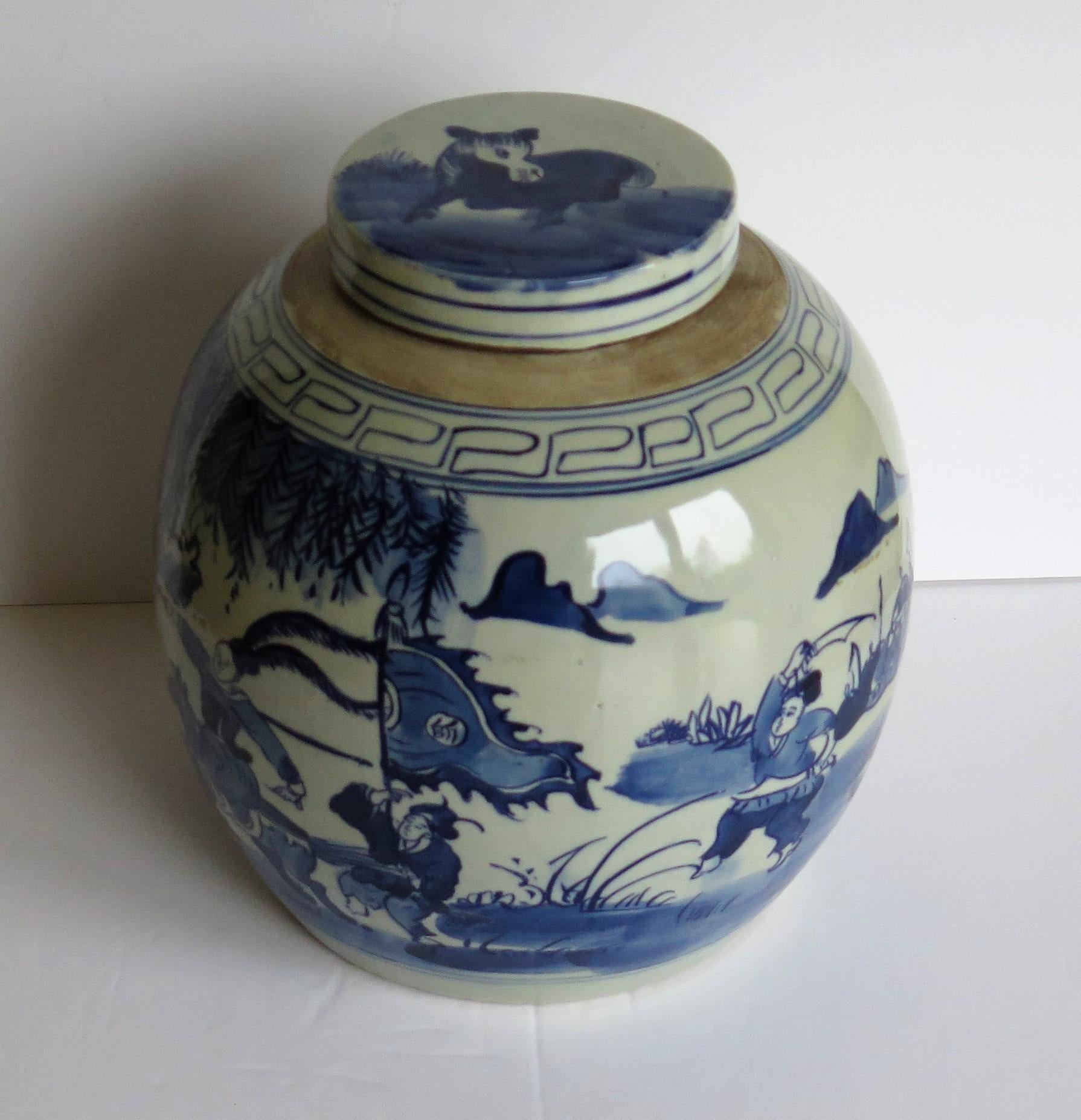 Qing Large Chinese Export Lidded Jar Blue and White Hand Painted, Mid-20th Century