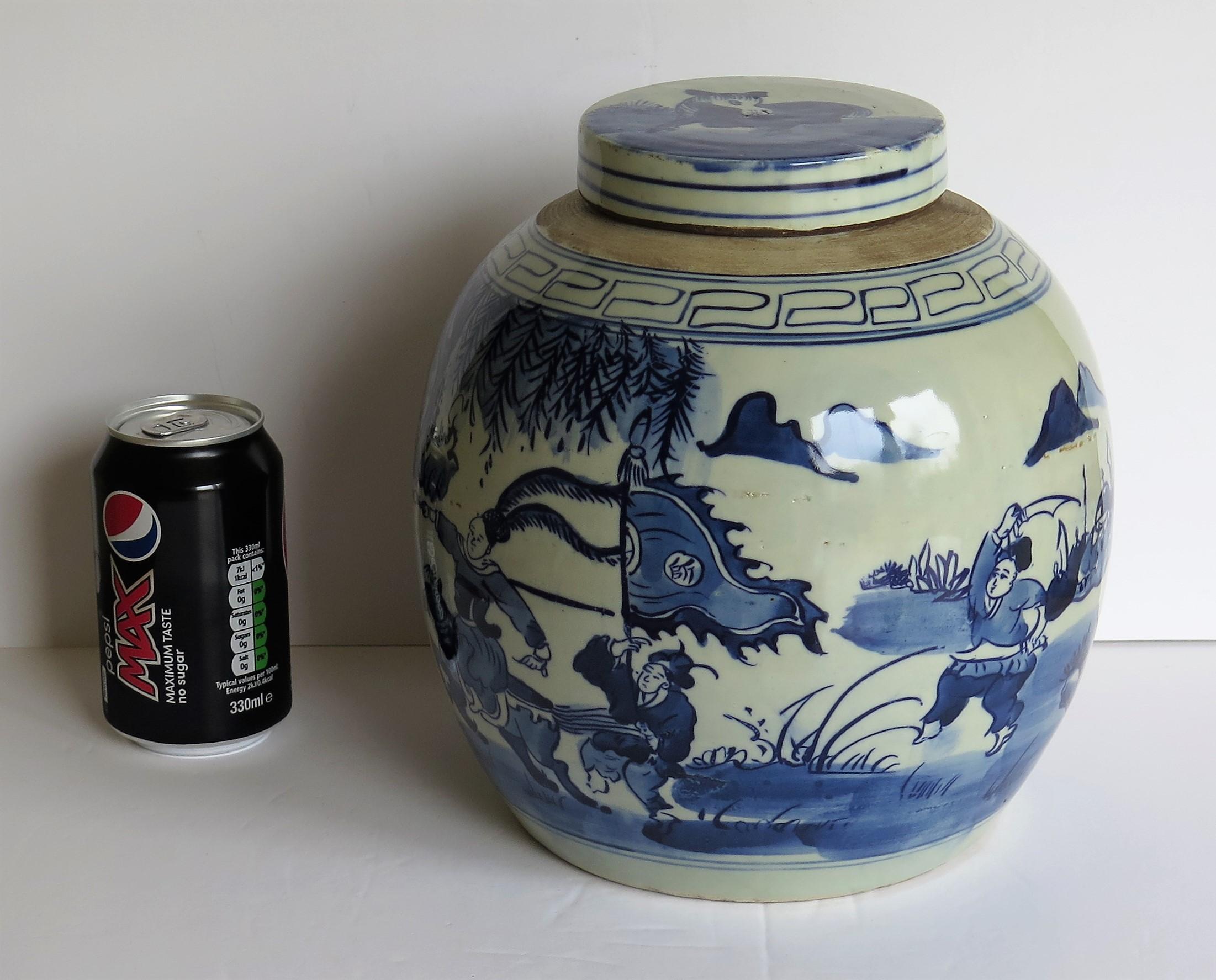 Large Chinese Export Lidded Jar Blue and White Hand Painted, Mid-20th Century 14