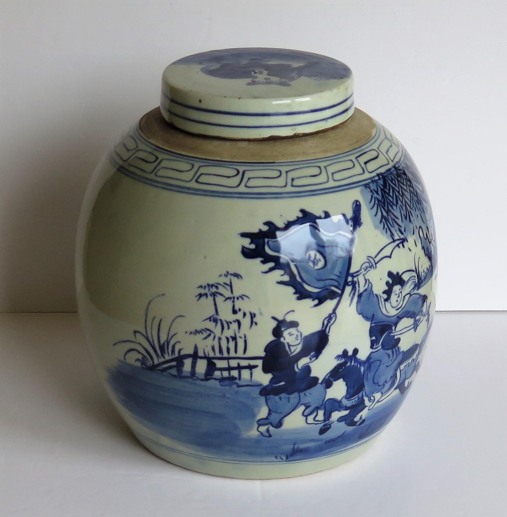 Large Chinese Export Lidded Jar Blue and White Hand Painted, Mid-20th Century In Good Condition In Lincoln, Lincolnshire