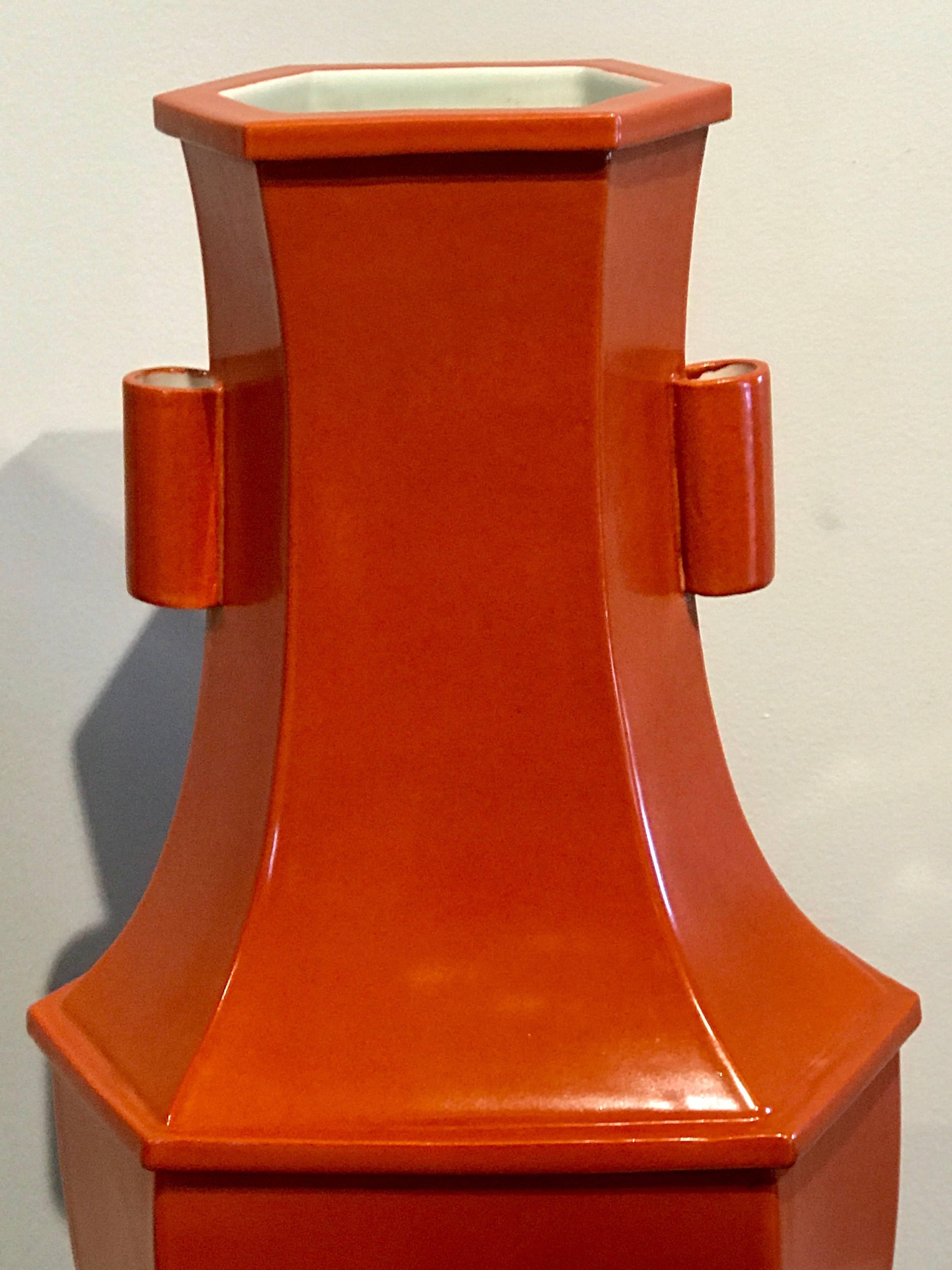 Large Chinese Export Monochrome Vase, in Iron Red In Good Condition For Sale In West Palm Beach, FL