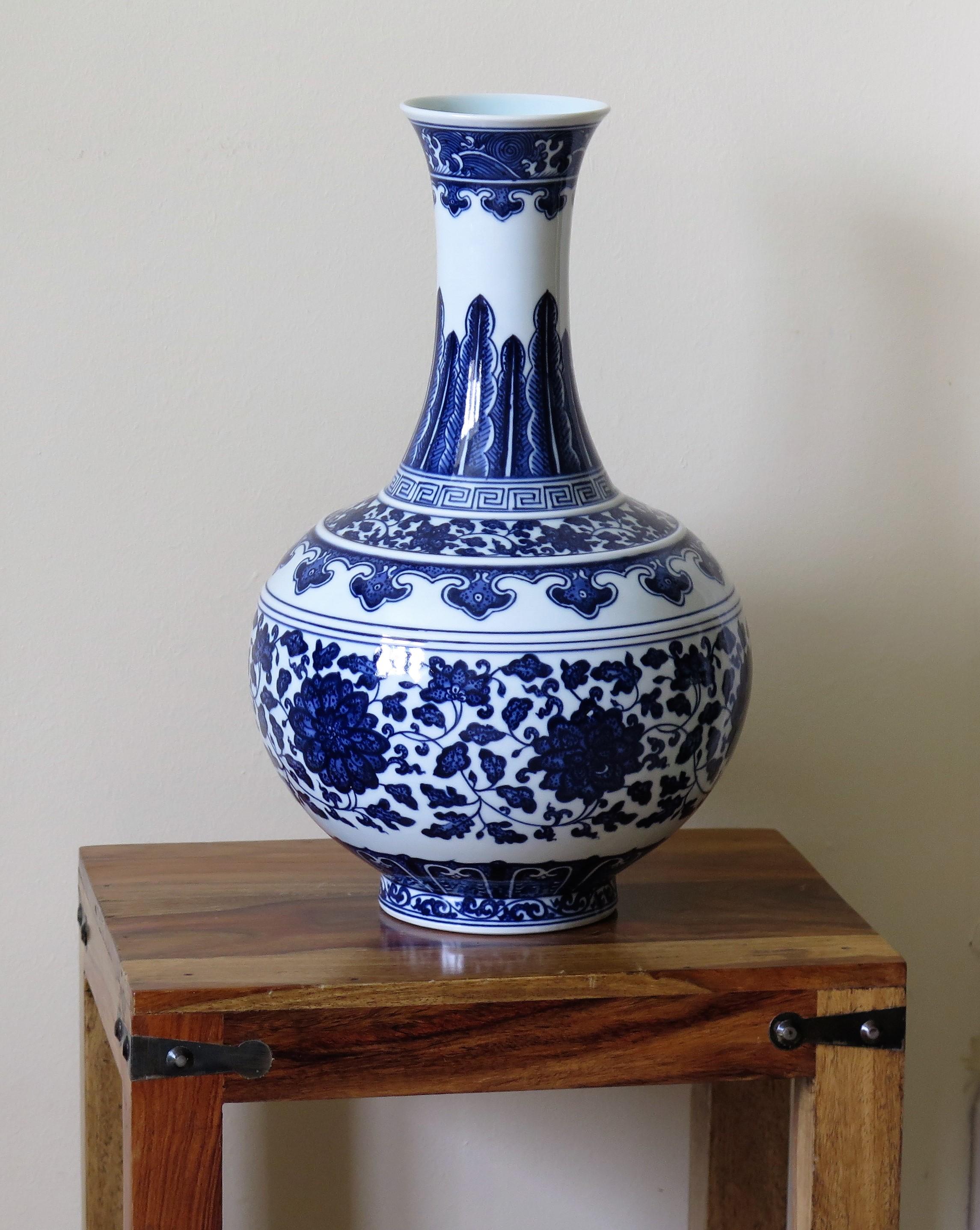 Large Chinese Export Porcelain Bottle Vase Blue and White Hand Painted 12
