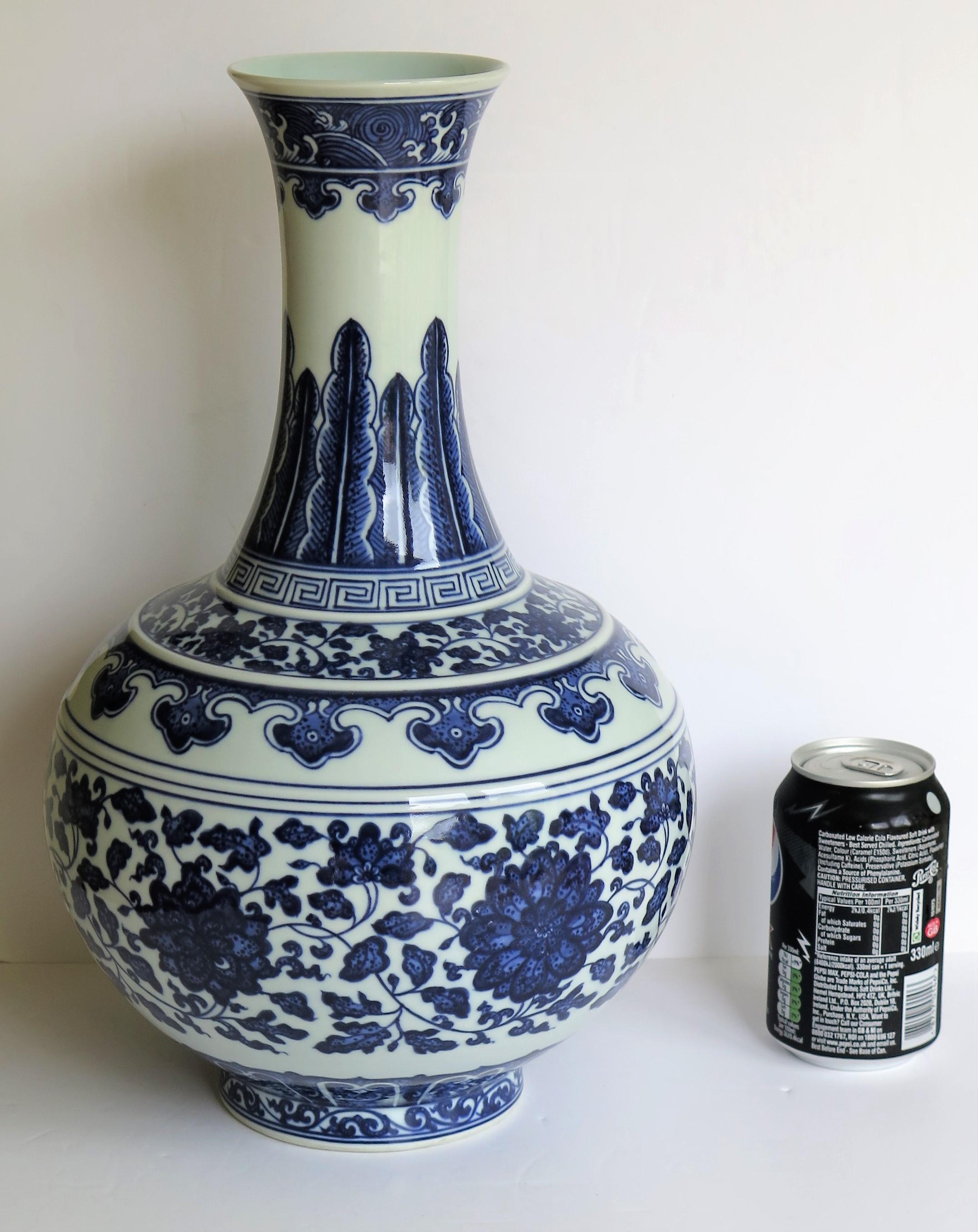 Large Chinese Export Porcelain Bottle Vase Blue and White Hand Painted 14