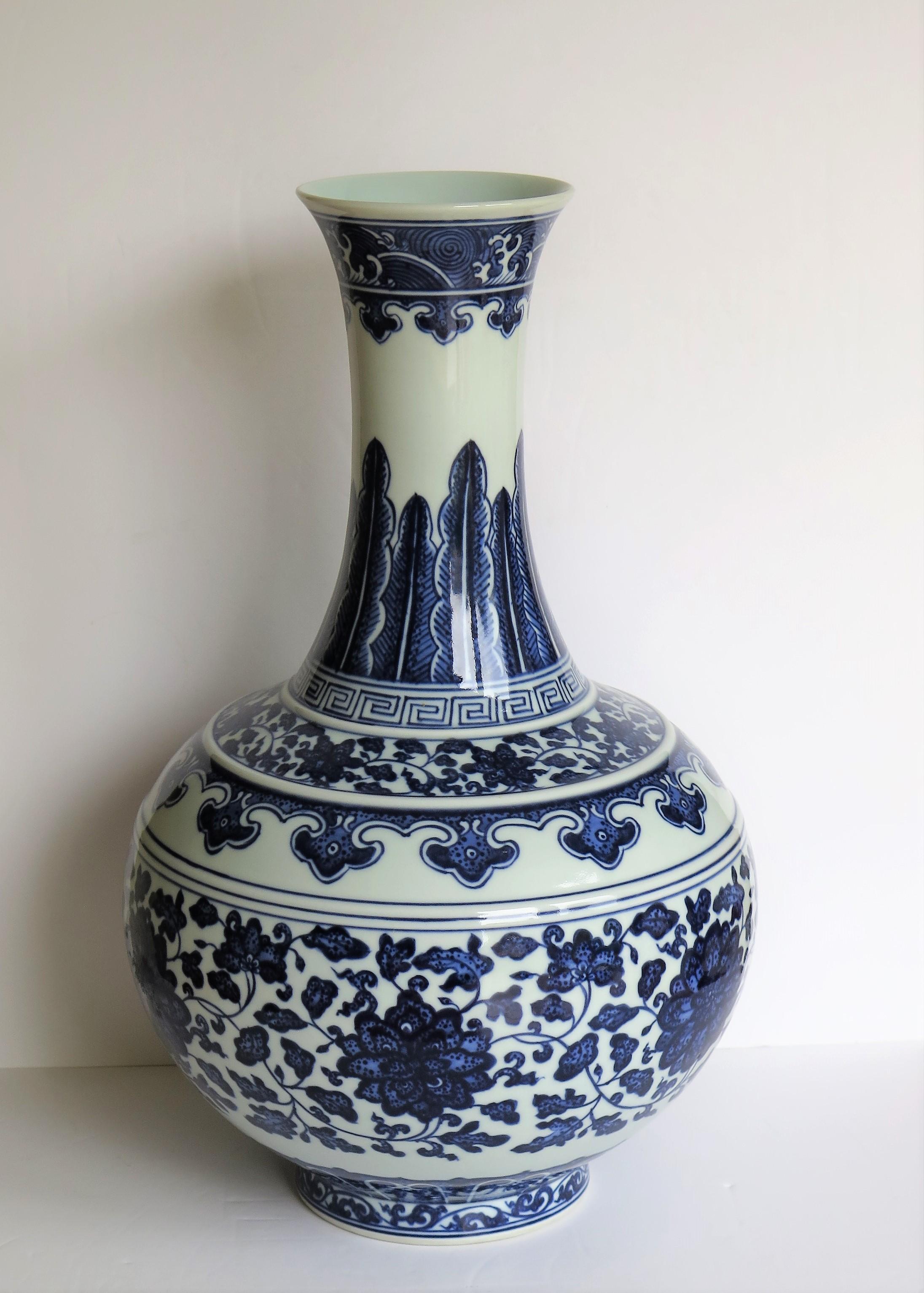 Hand-Painted Large Chinese Export Porcelain Bottle Vase Blue and White Hand Painted