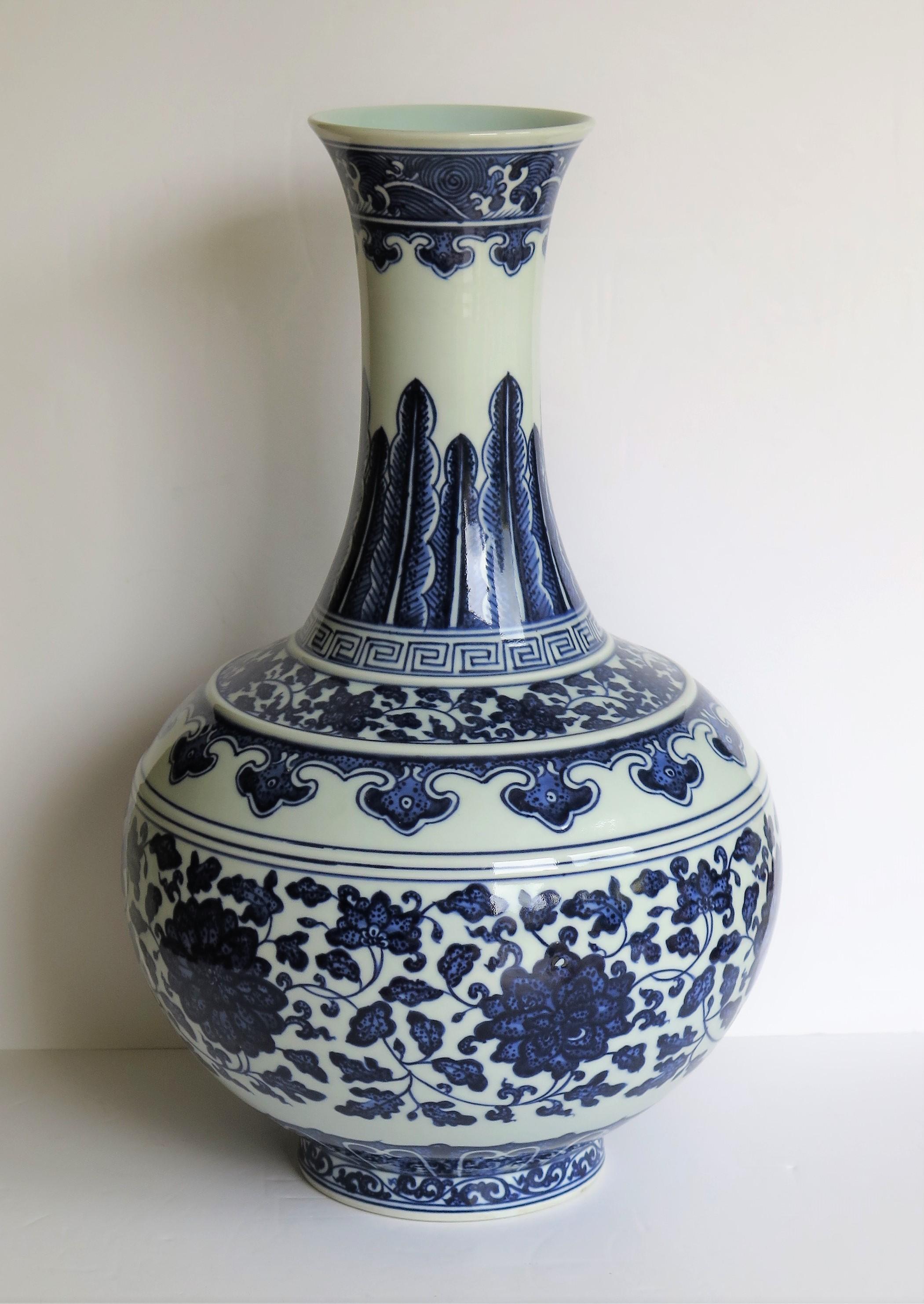 20th Century Large Chinese Export Porcelain Bottle Vase Blue and White Hand Painted