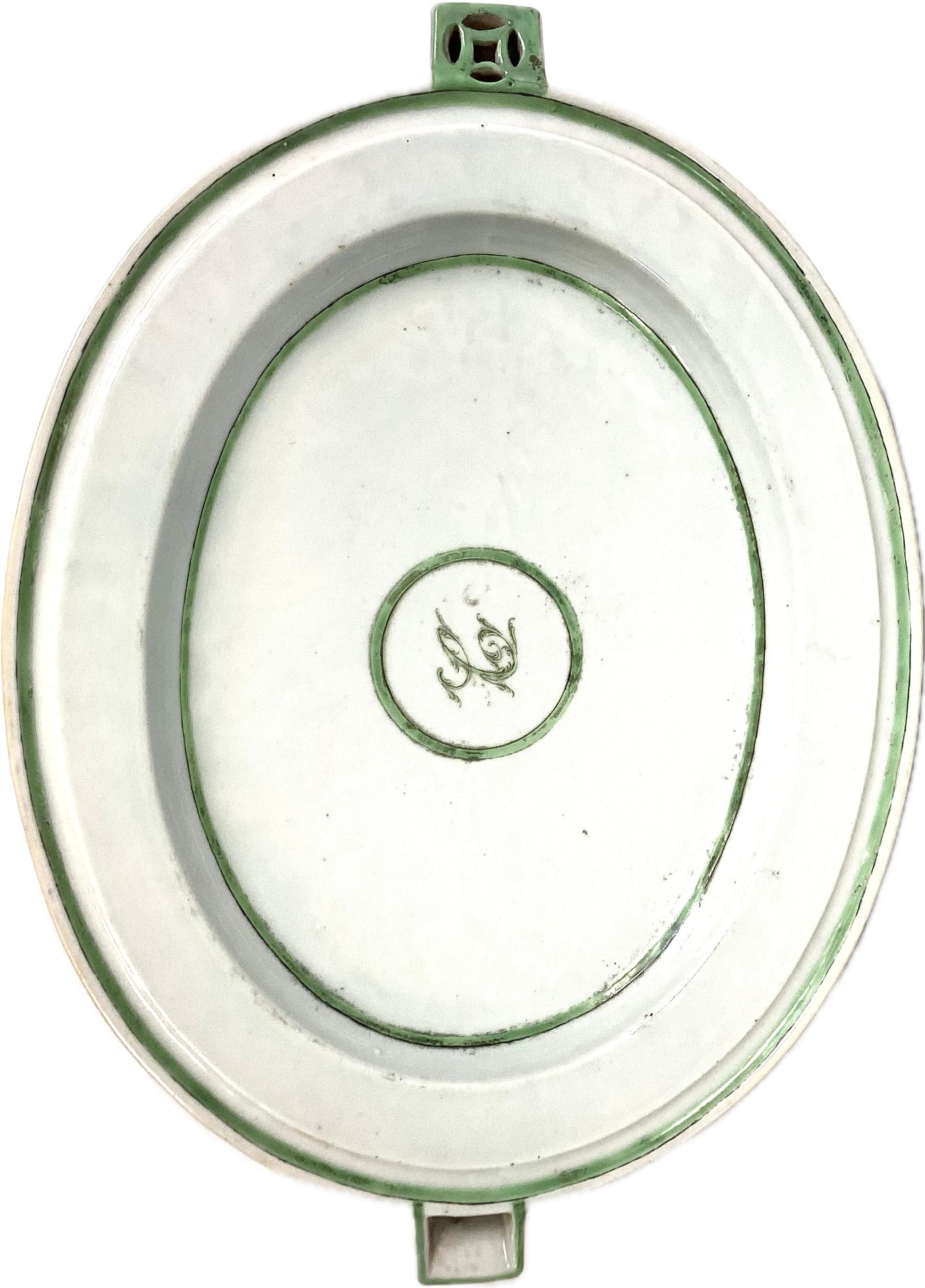 XIXe siècle Grand plat à chaleur en porcelaine d'exportation chinoise avec couvercle en vente