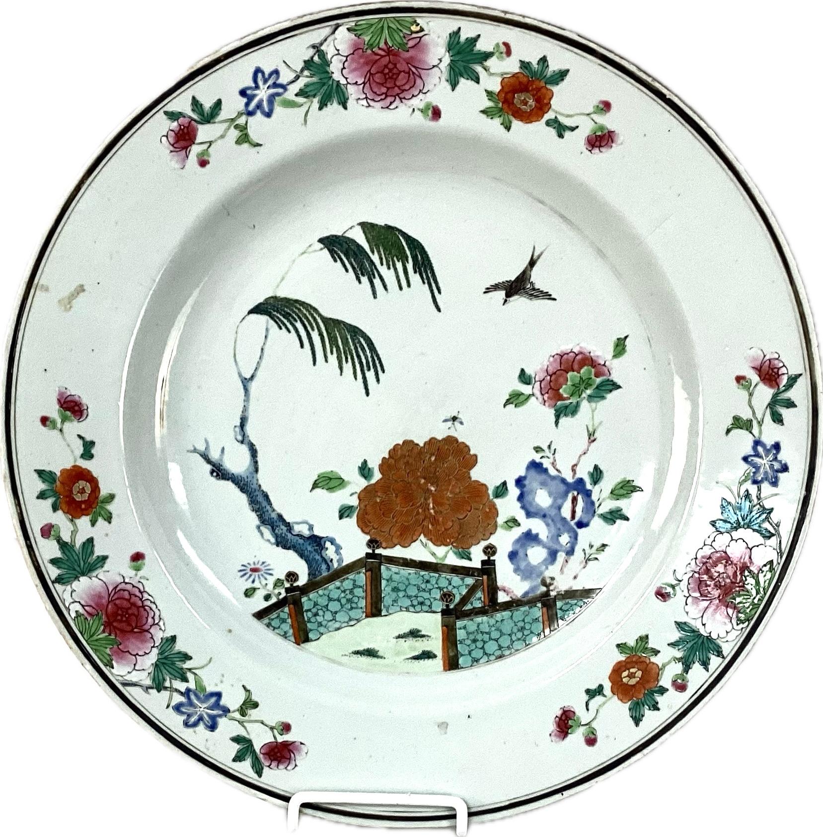 Porcelaine Grand chargeur en porcelaine famille rose d'exportation chinoise Qing en vente