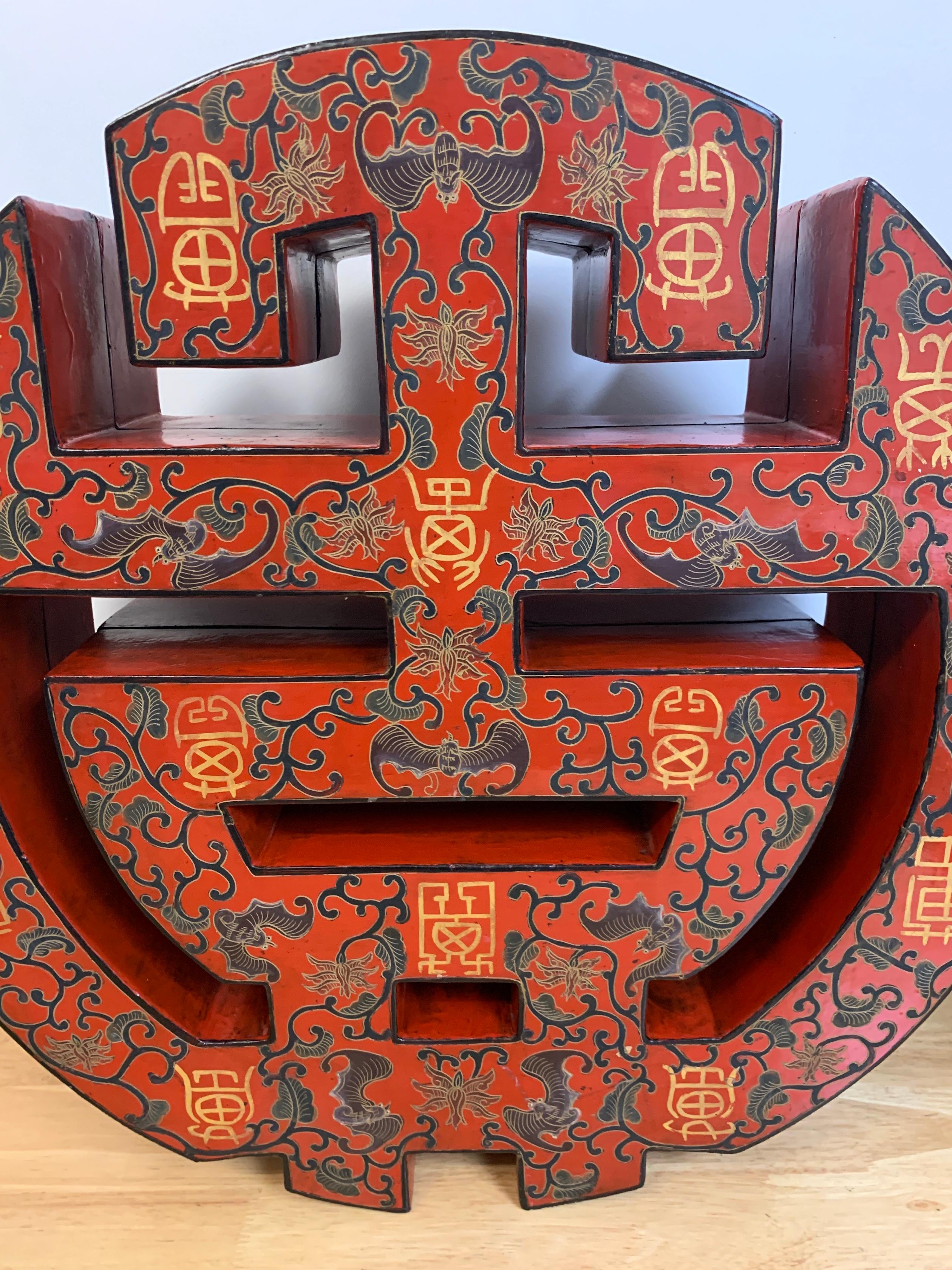 20ième siècle Grande boîte à caractères d'exportation chinoise en laque rouge