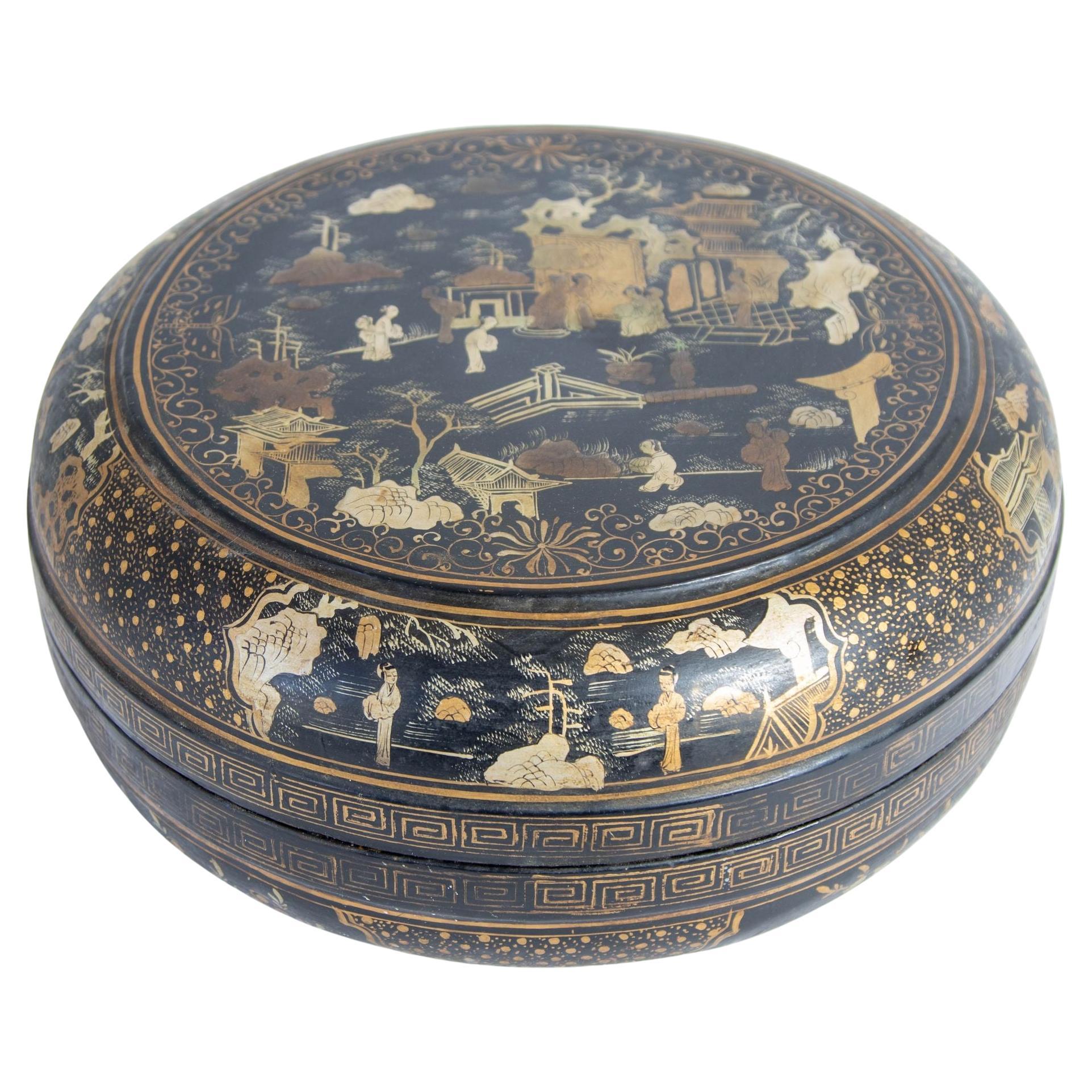 Large Chinese Export Round Black Lacquered Gilt Painted Covered Box 1950s For Sale