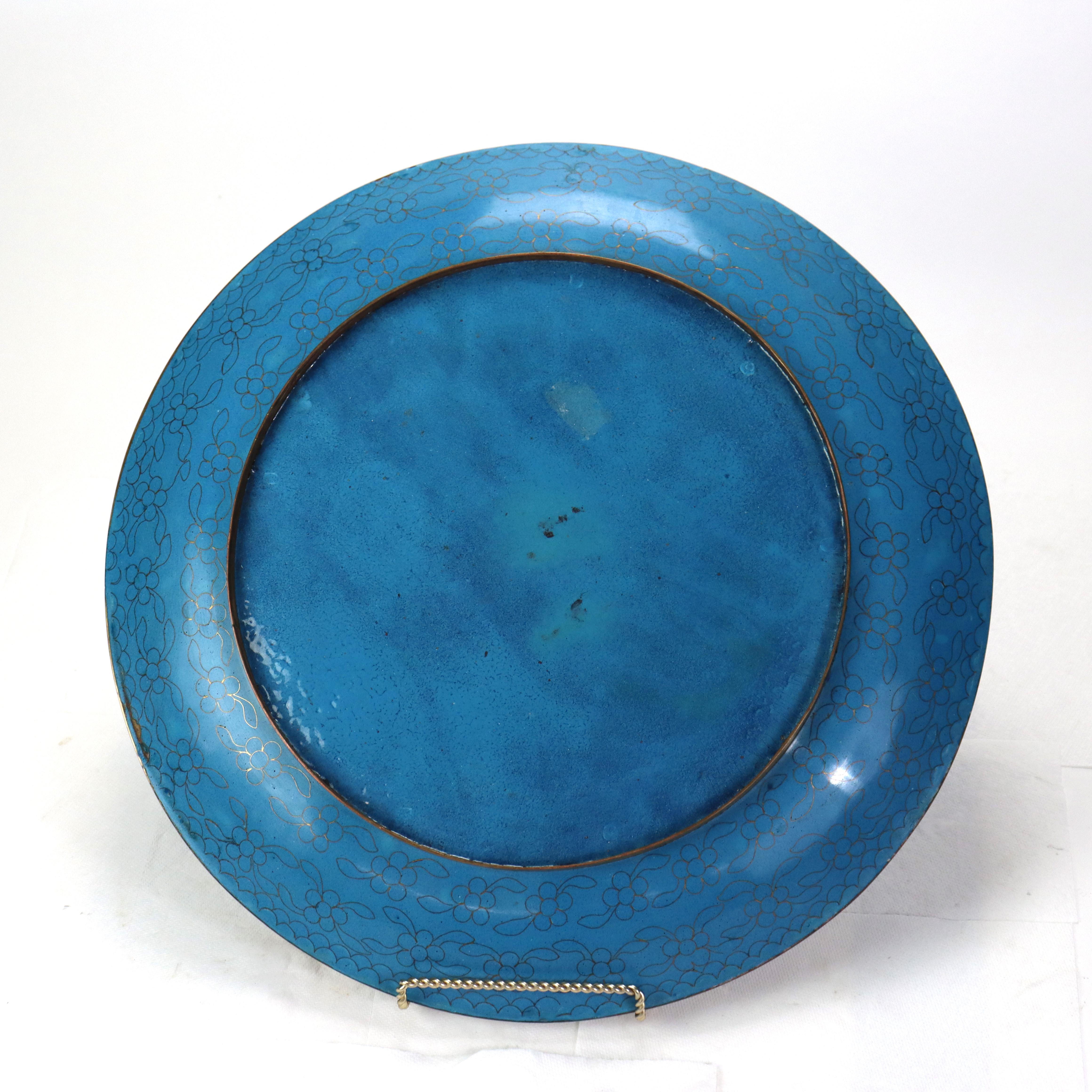 Grand plat de service chinois émaillé cloisonné avec fleurs de jardin C1920 en vente 2