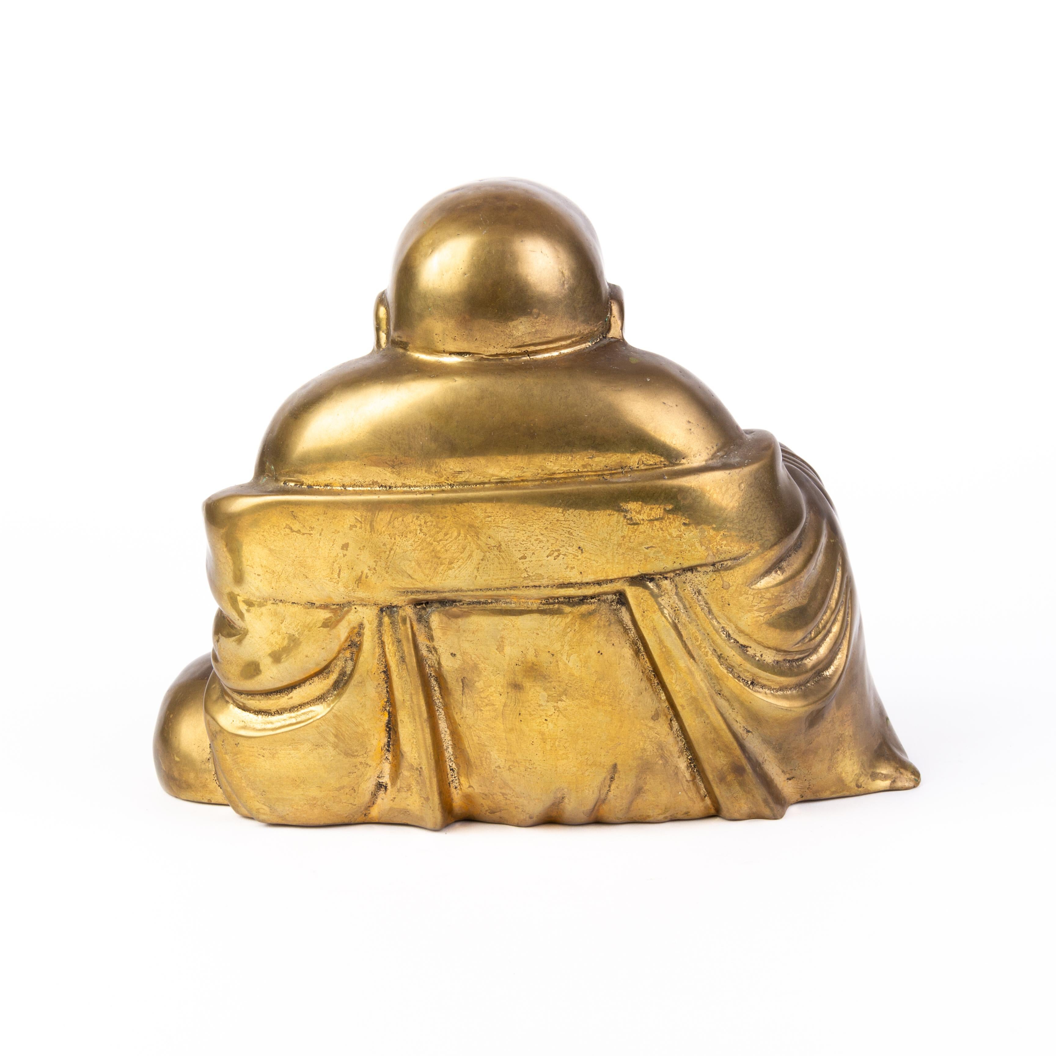 Große chinesische vergoldete Bronze-Lachende Buddha-Skulptur  im Zustand „Gut“ im Angebot in Nottingham, GB