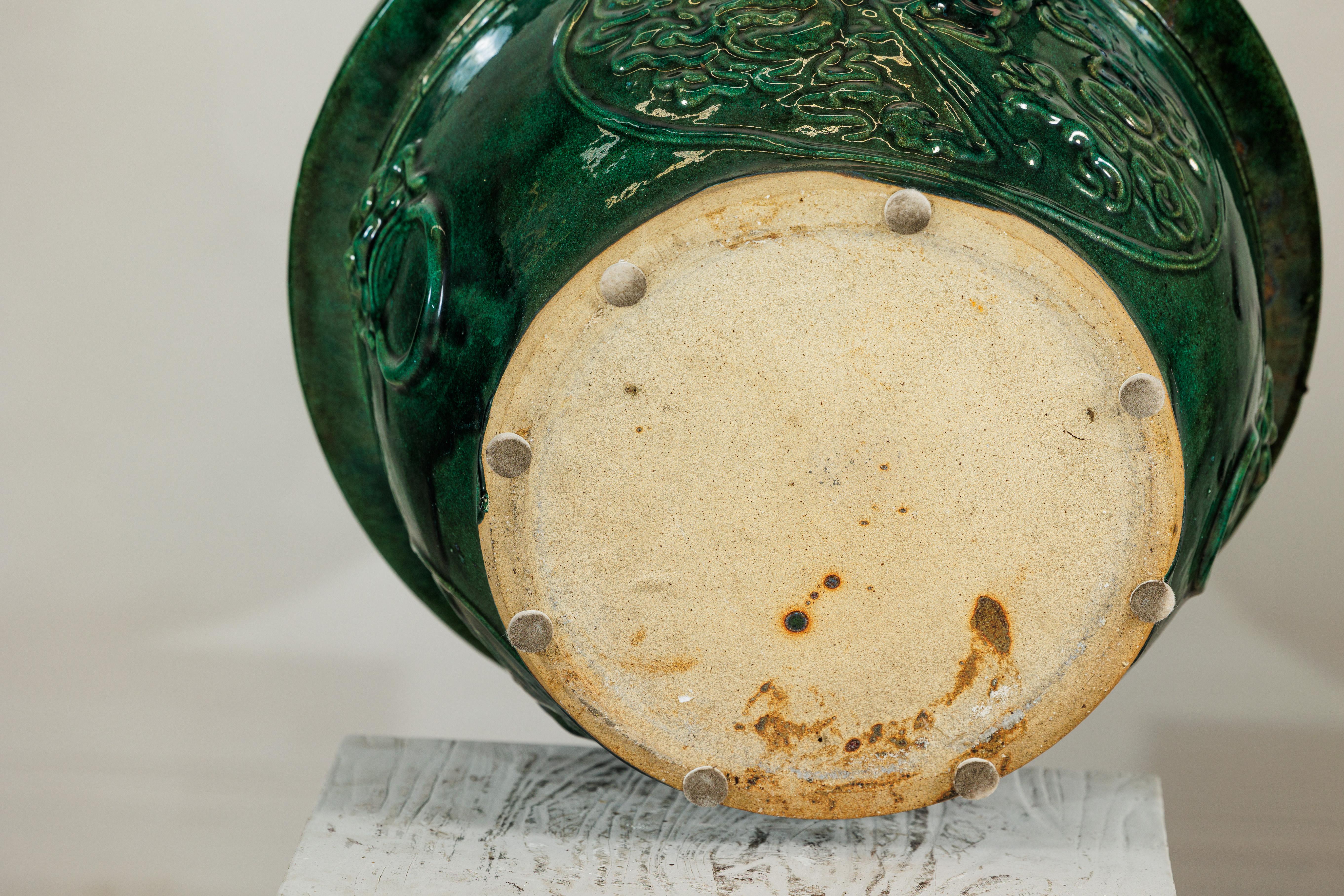 Grande jardinière chinoise en émail vert avec relief de dragon et motifs décoratifs en vente 5
