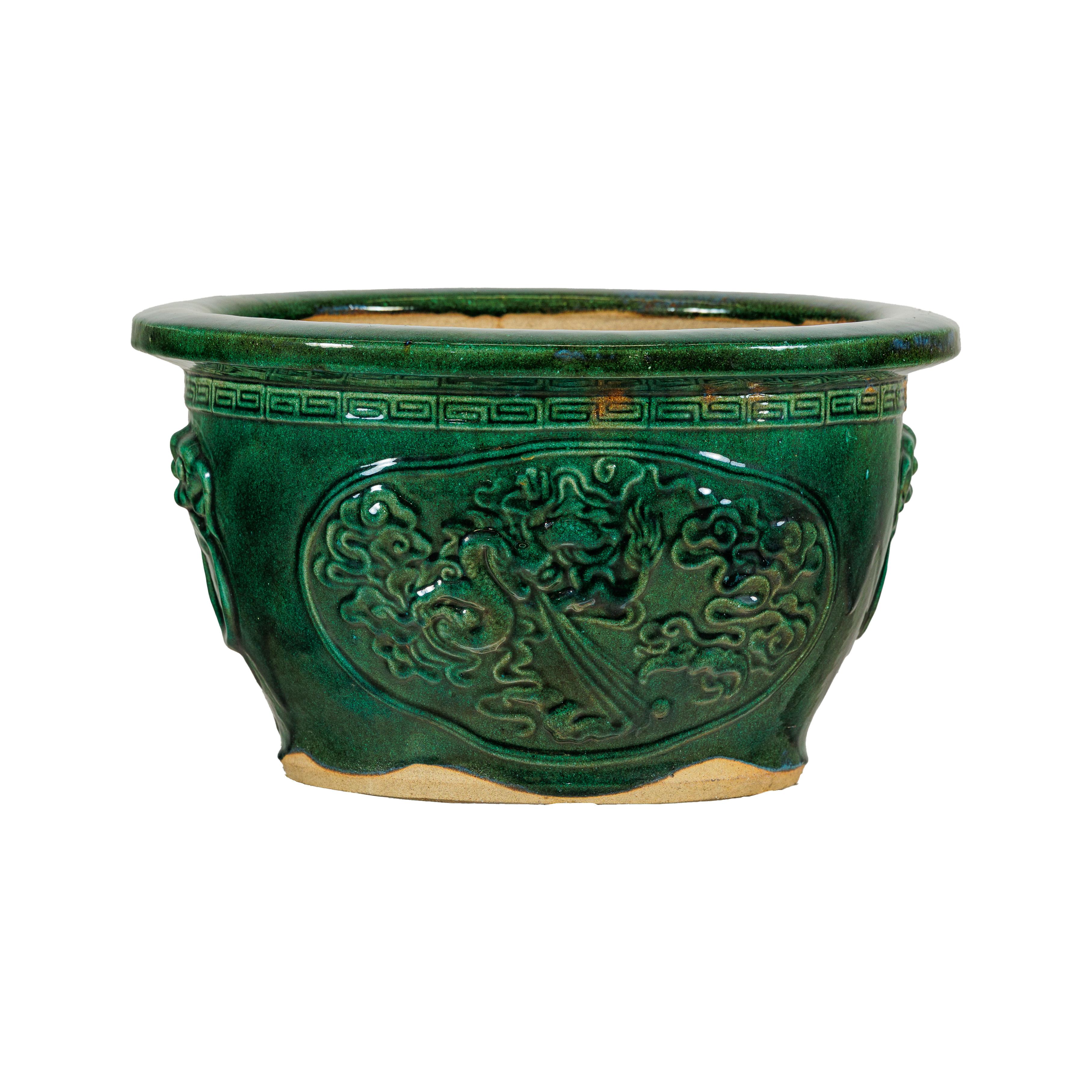 Grande jardinière chinoise en émail vert avec relief de dragon et motifs décoratifs en vente 7