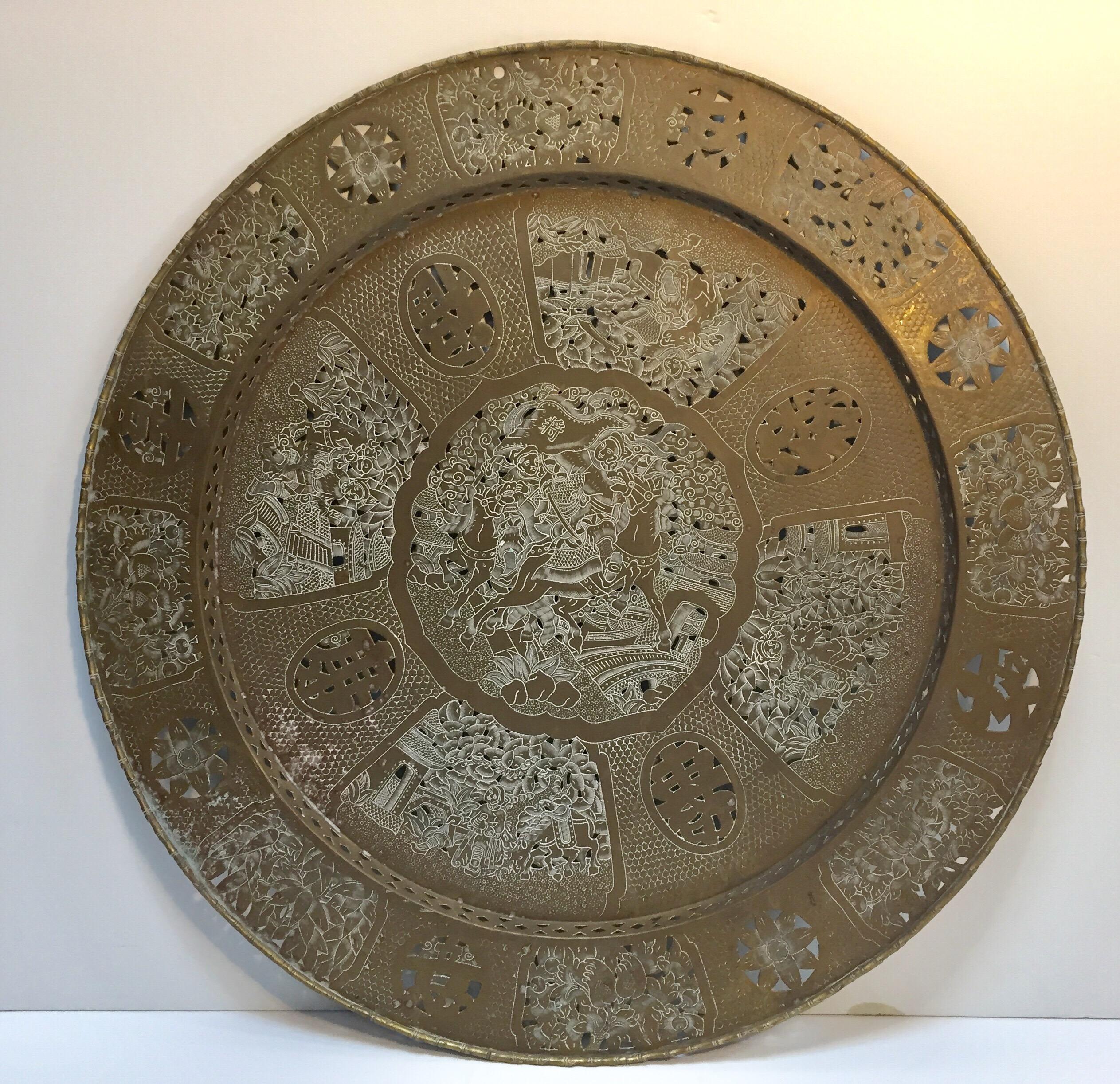 Collector piece, Chinese imports metal brass tray, hammered and chiseled, engraved and handcut designs In the middle there is a scene with 2 soldiers on horses, around there is dragons and different scenes of soldiers wearing antique Chinese
