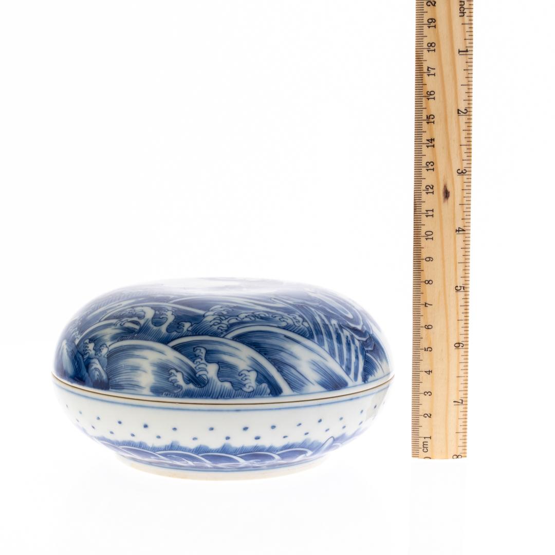 Large Chinese Kangxi Blue & White Fine Porcelain Lidded Box 18th Century In Good Condition For Sale In Nottingham, GB