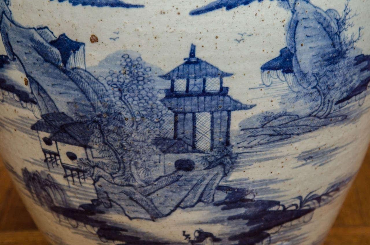 Large Chinese Late Qing Blue and White Porcelain Vase with Lid In Excellent Condition For Sale In Long Island City, NY